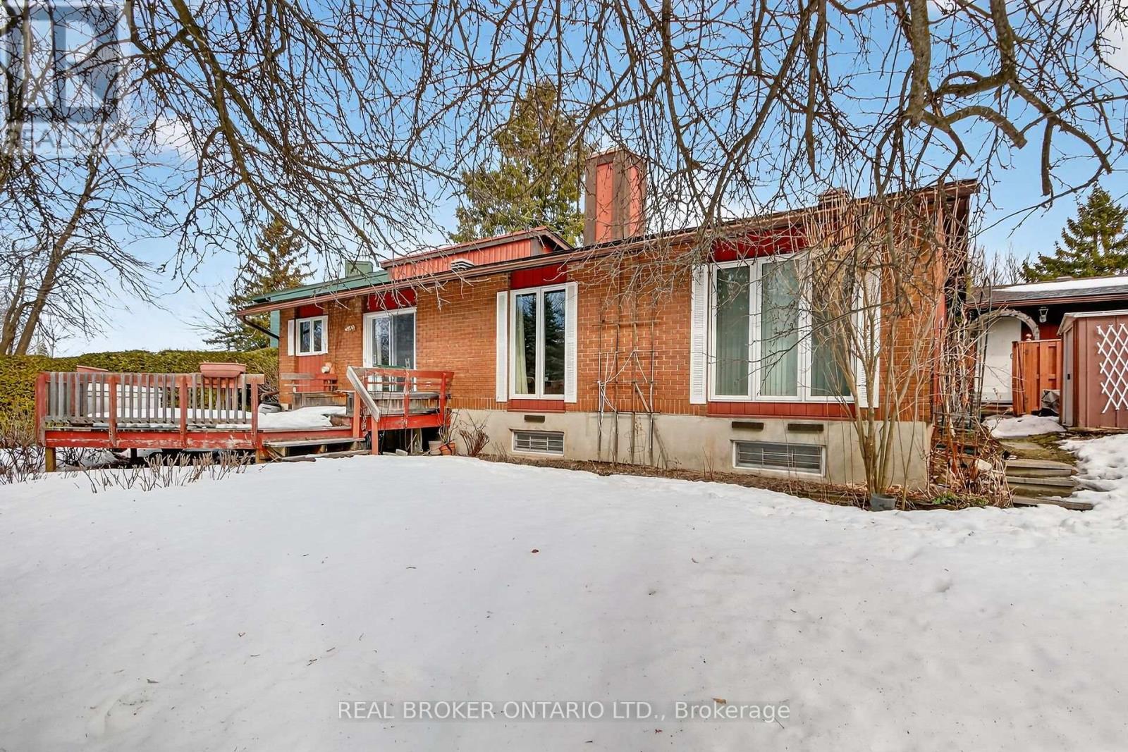 10 Amundsen Crescent