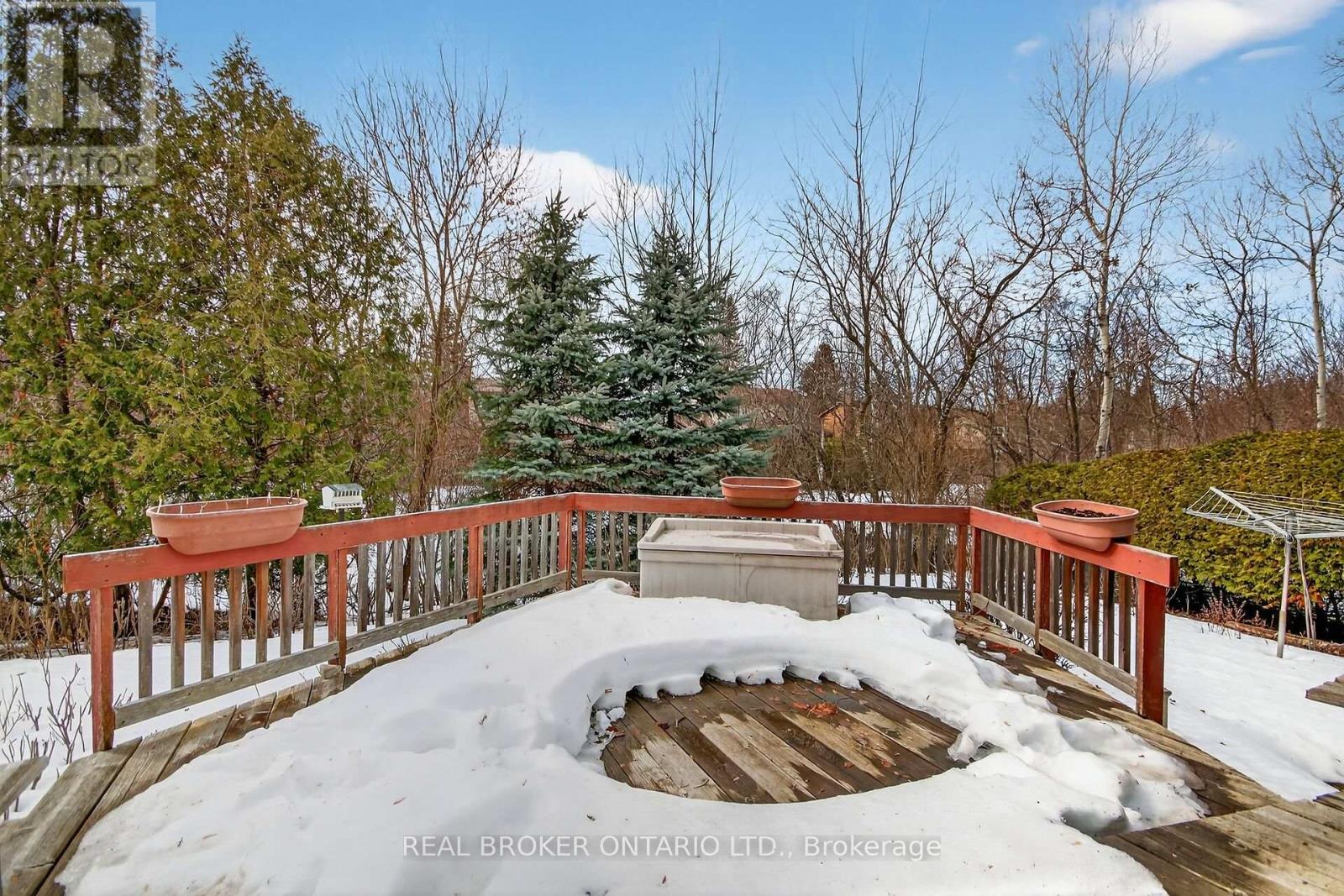 10 Amundsen Crescent