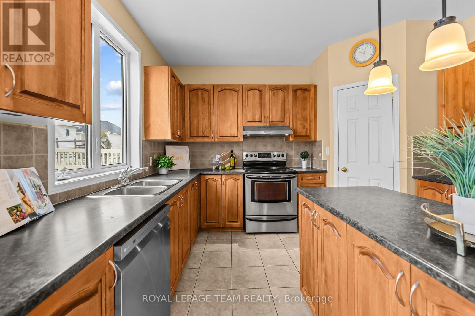 522 Kentmare Crescent