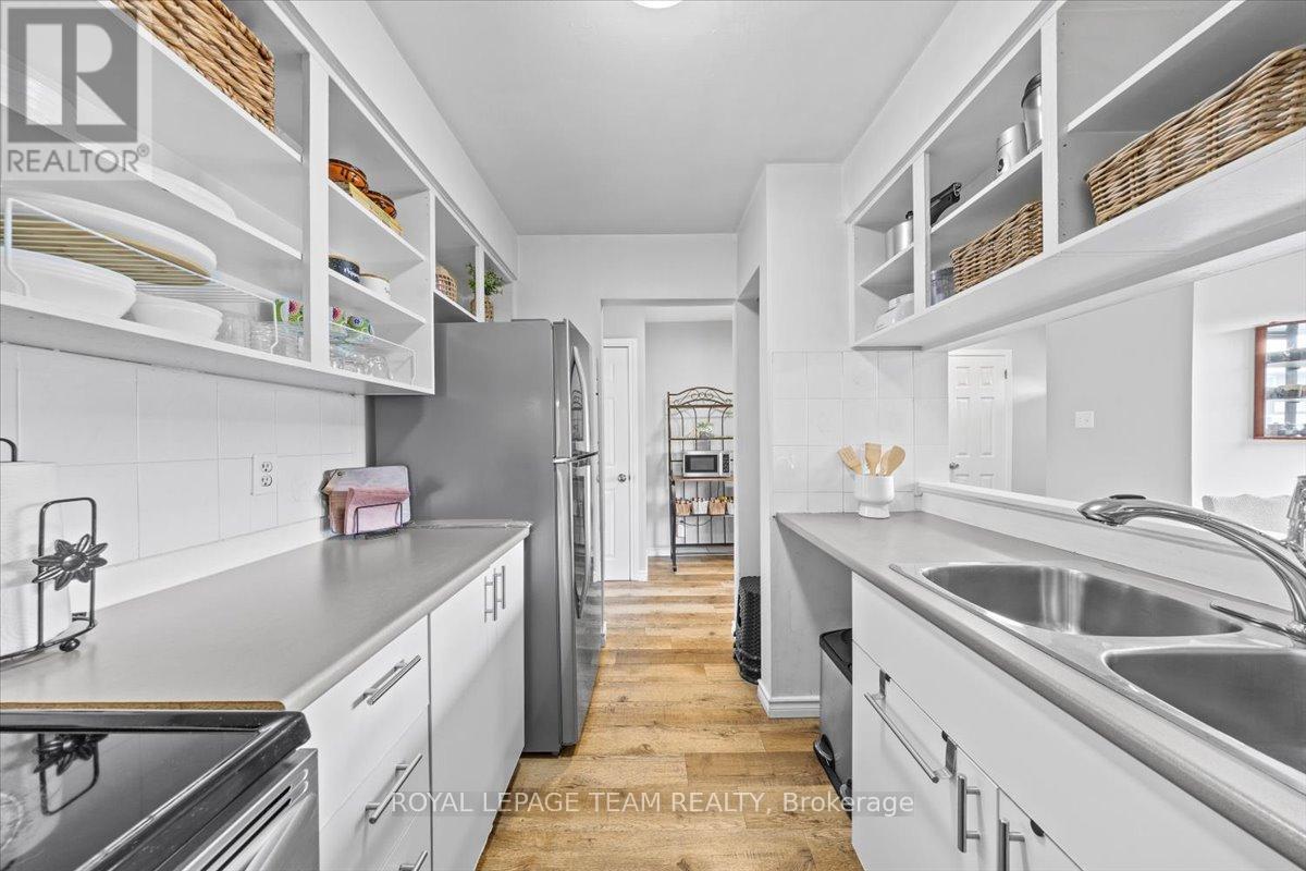 14 - 2570 Southvale Crescent