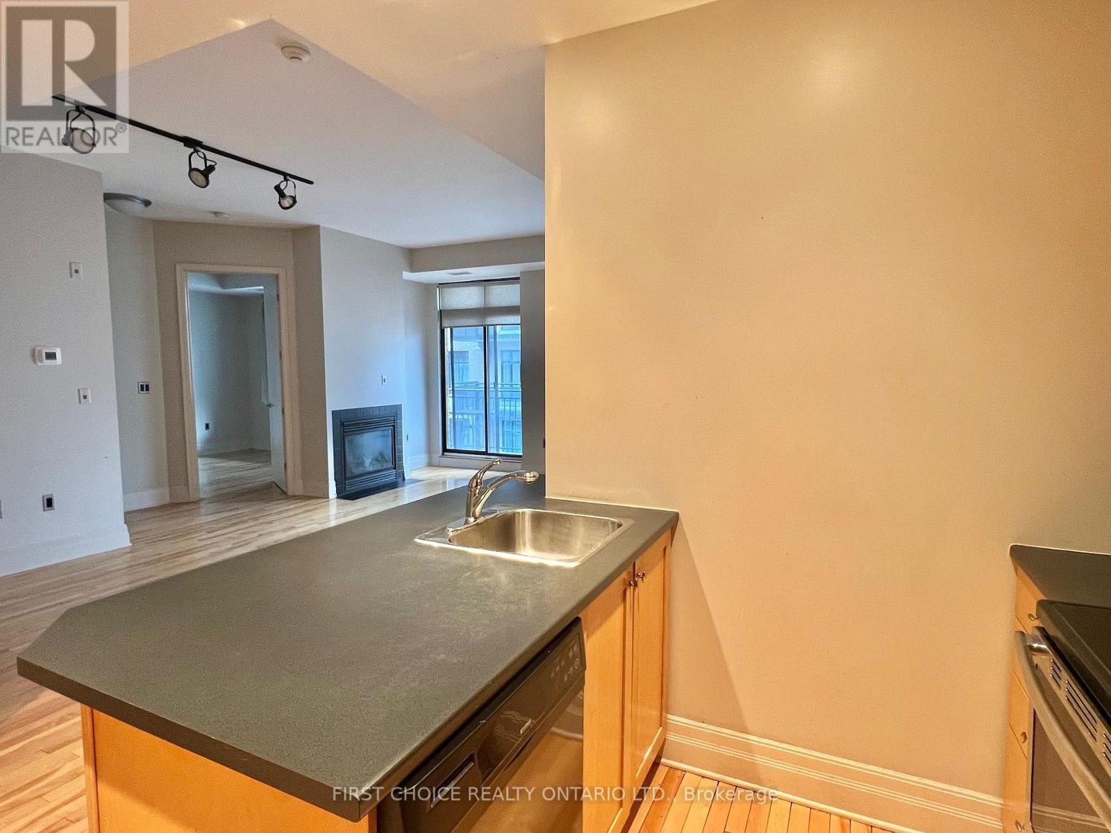 805 - 375 Lisgar Street