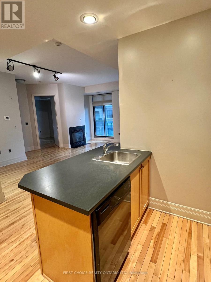 805 - 375 Lisgar Street