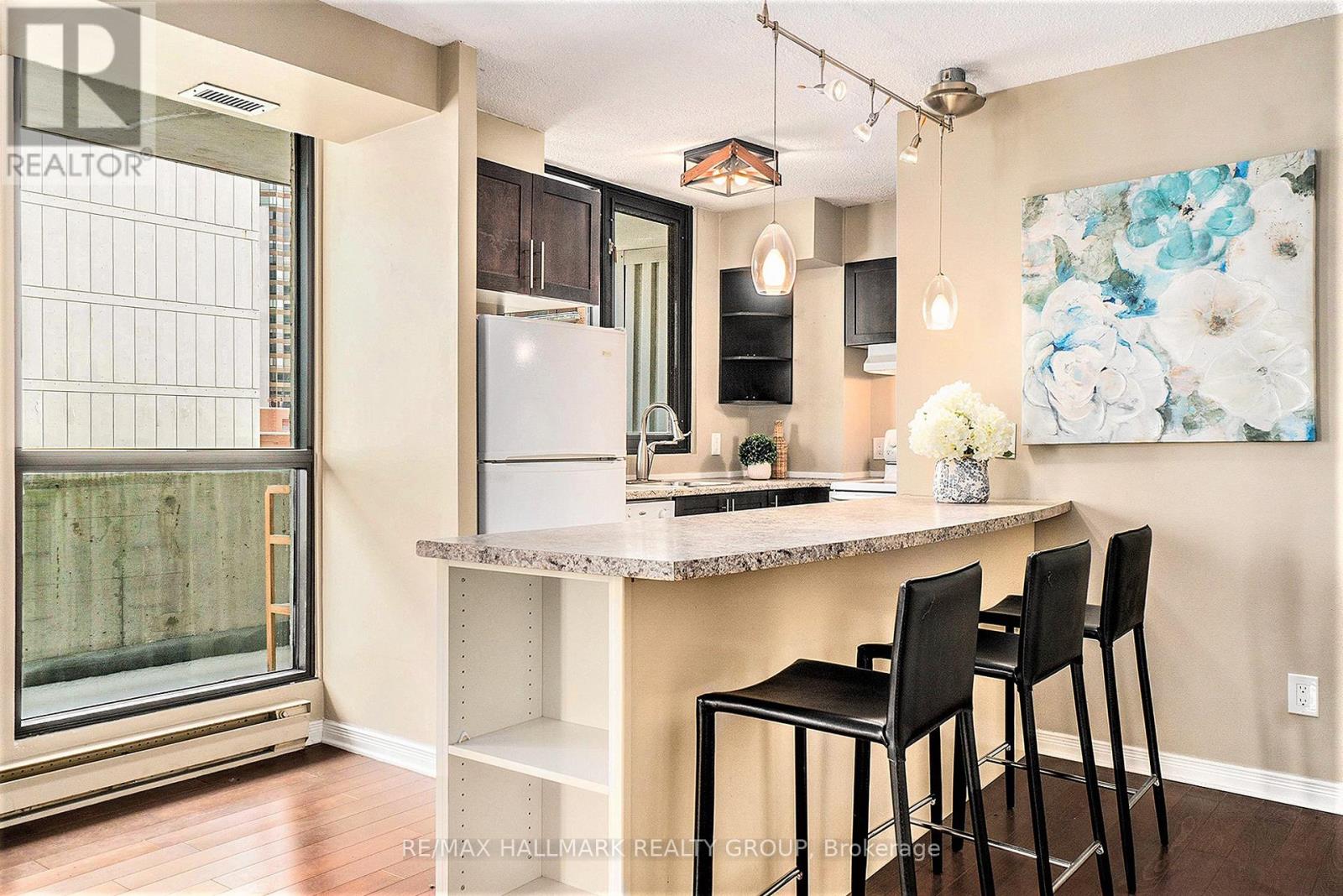 1102 - 200 Bay Street