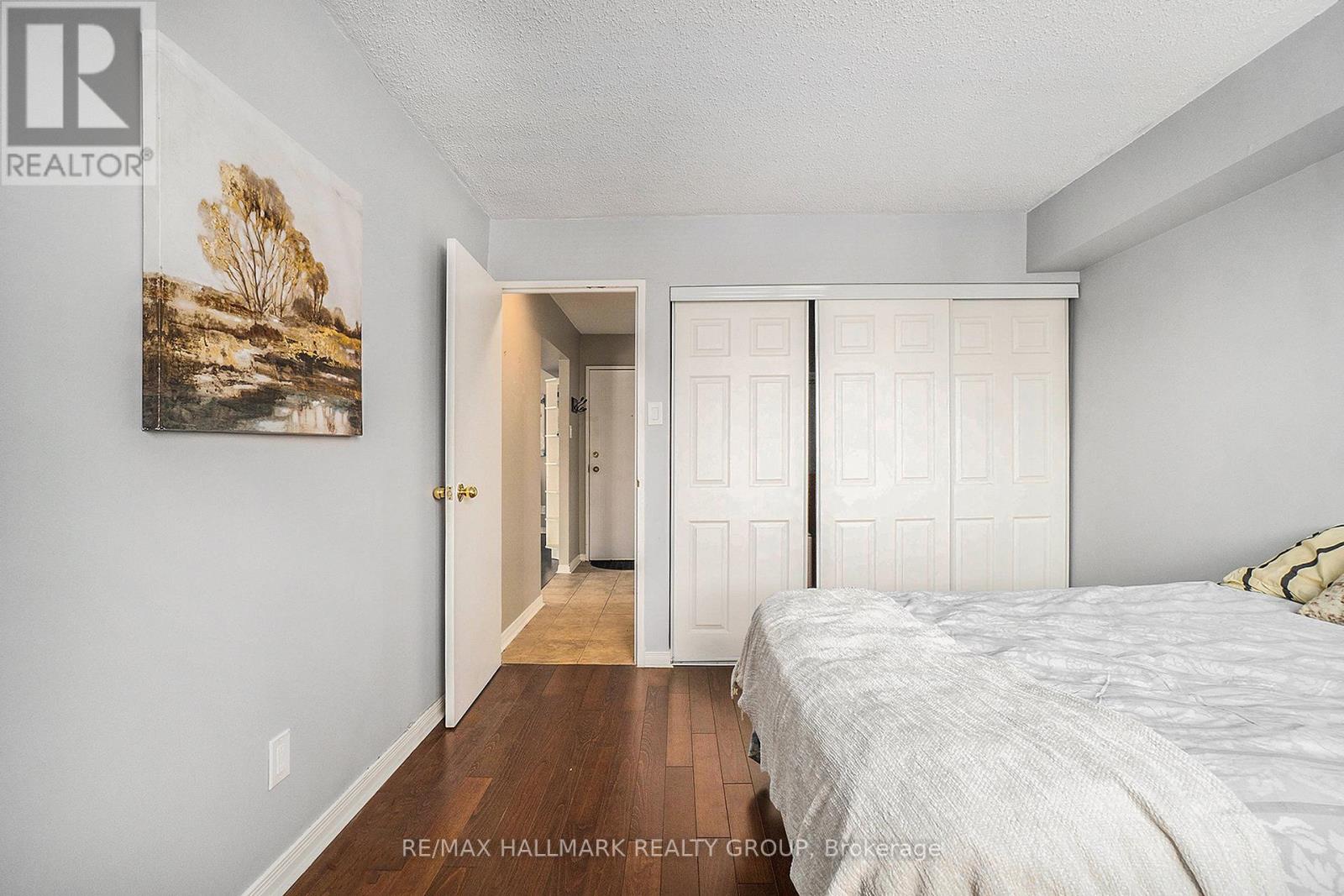 1102 - 200 Bay Street