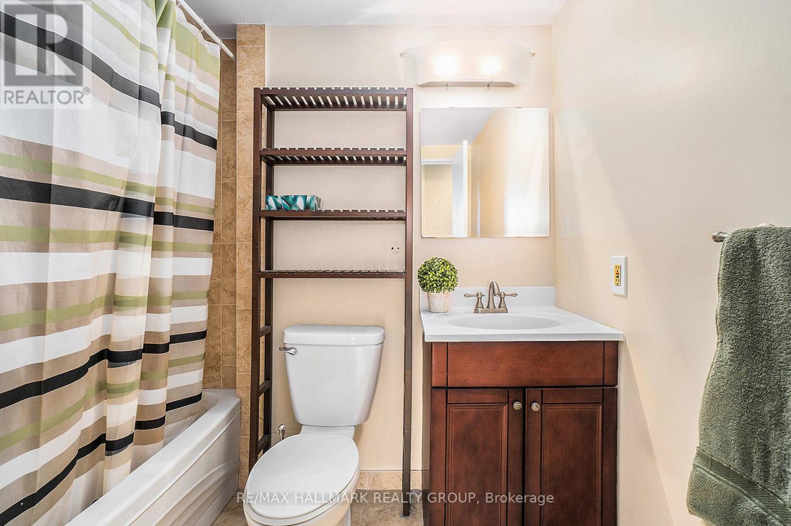 1102 - 200 Bay Street