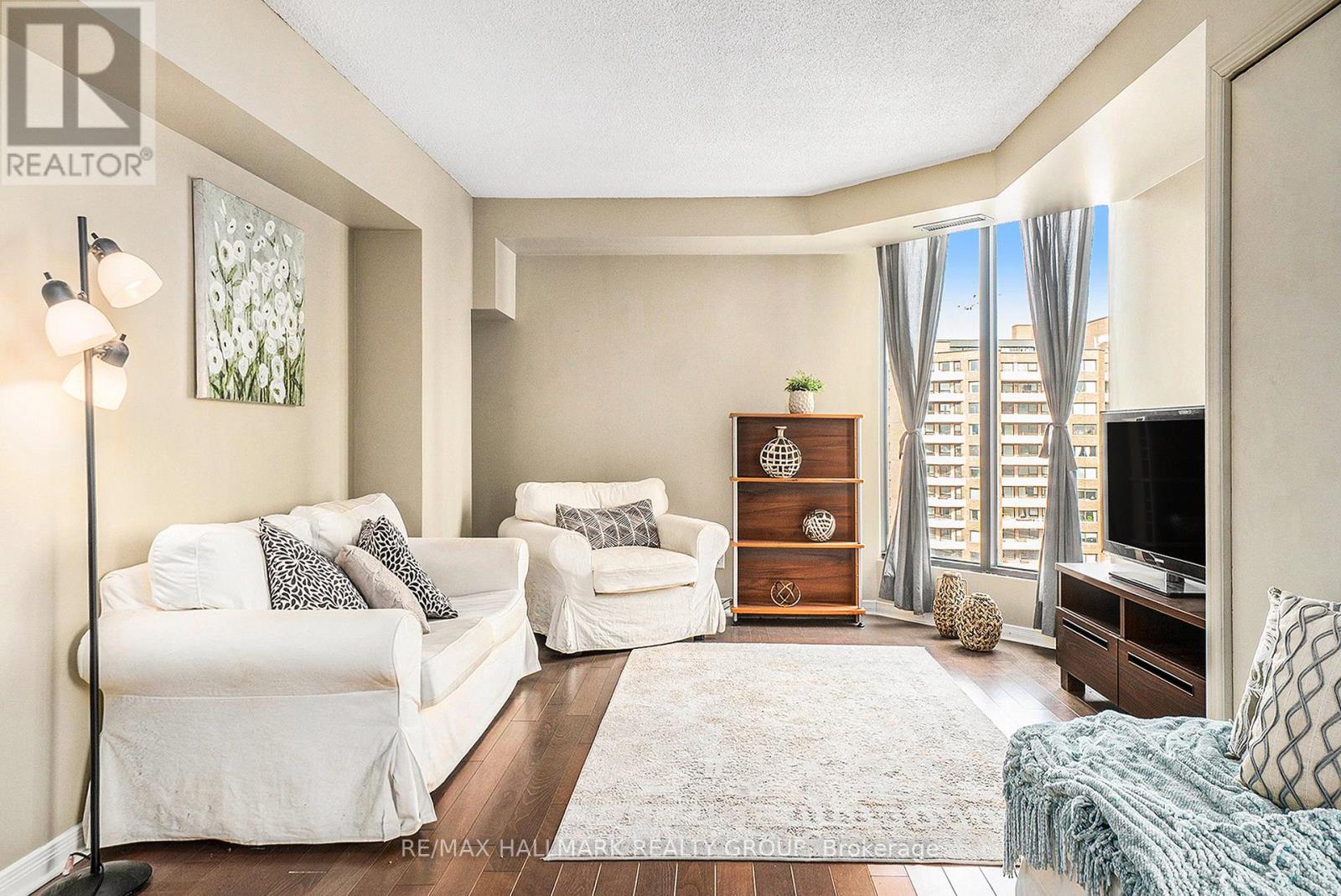 1102 - 200 Bay Street