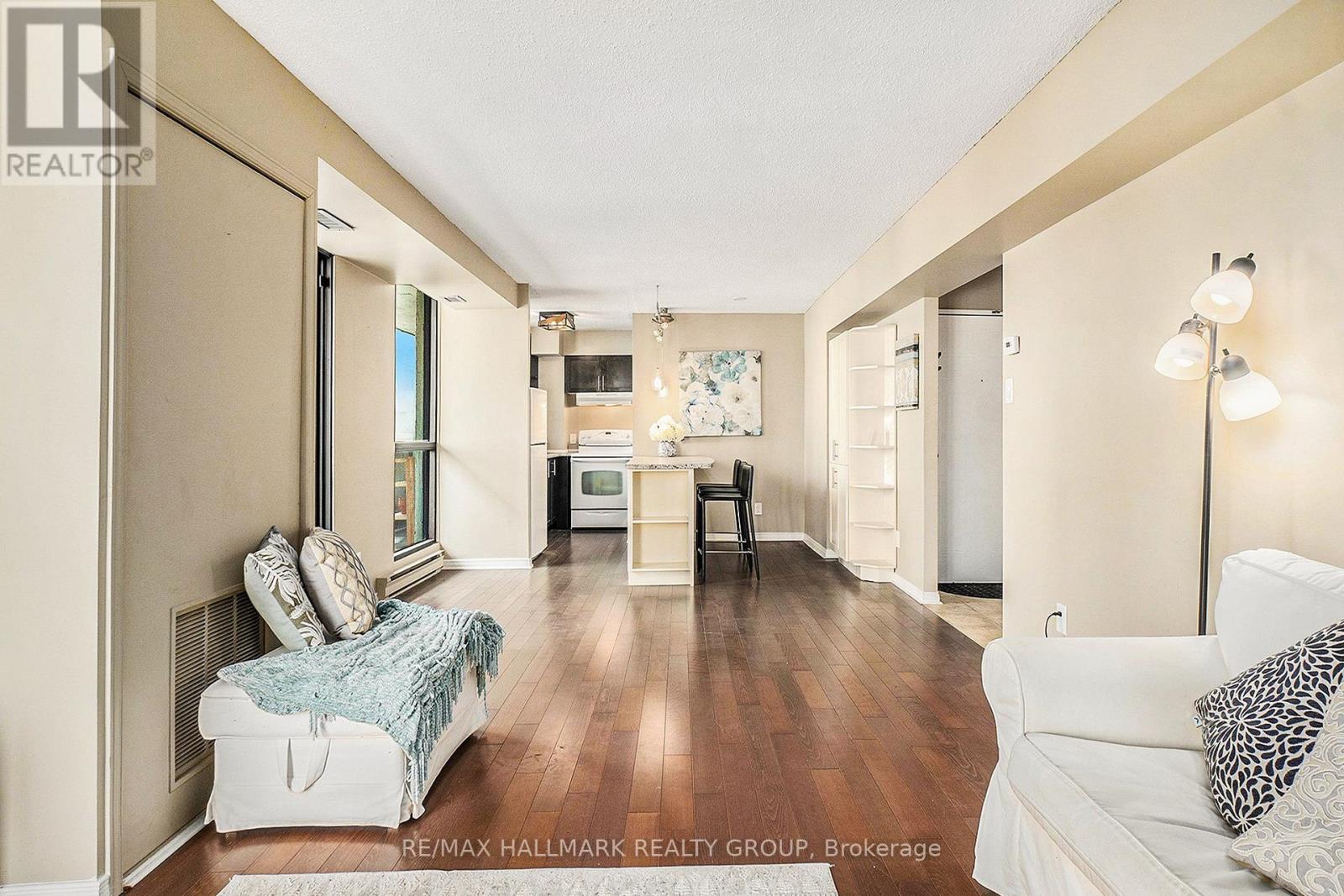 1102 - 200 Bay Street