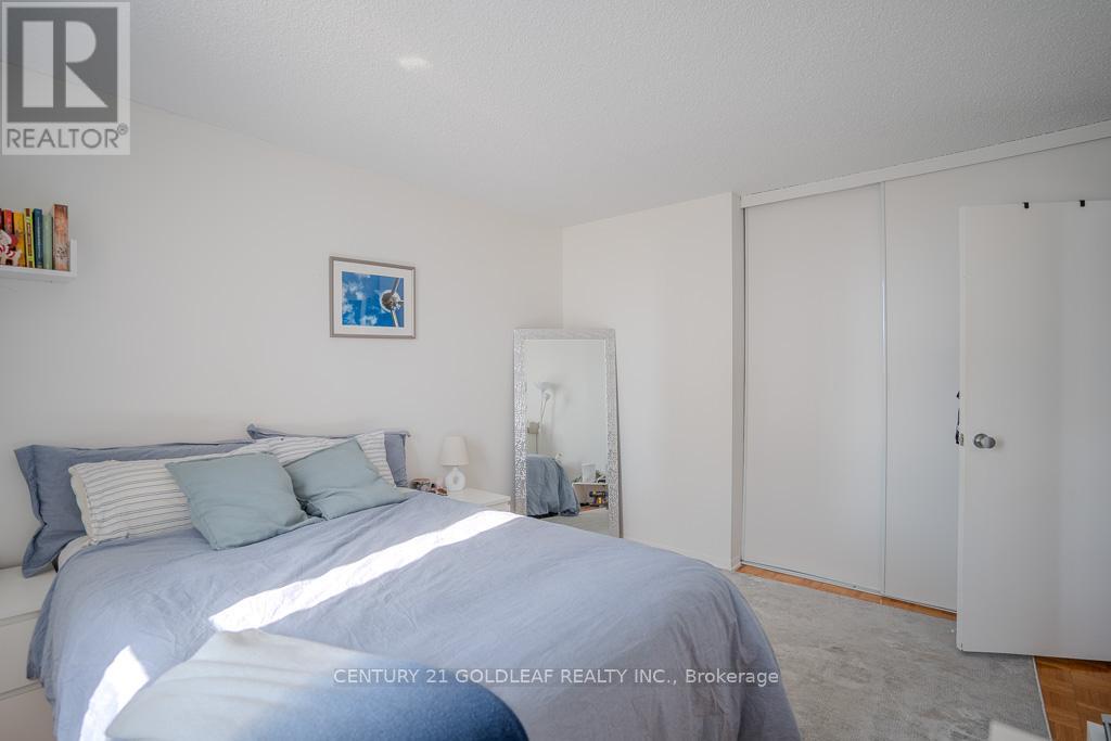 1406 - 505 St Laurent Boulevard