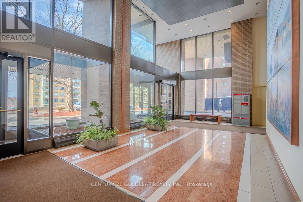 1406 - 505 St Laurent Boulevard