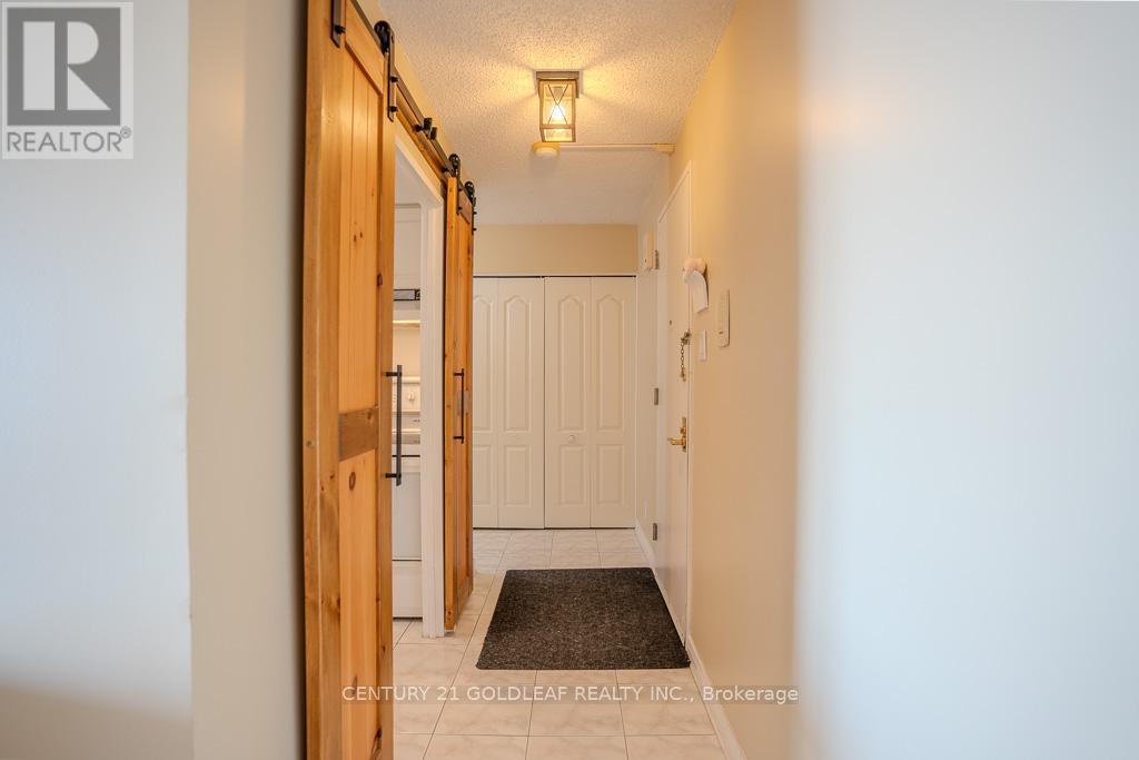 1406 - 505 St Laurent Boulevard