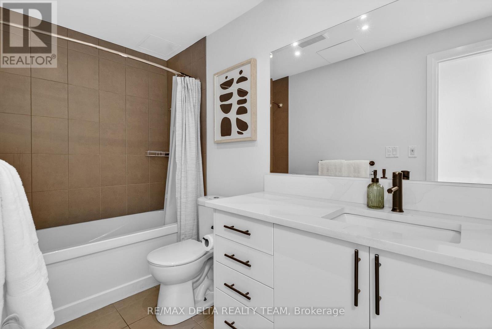 307 - 1035 Bank Street