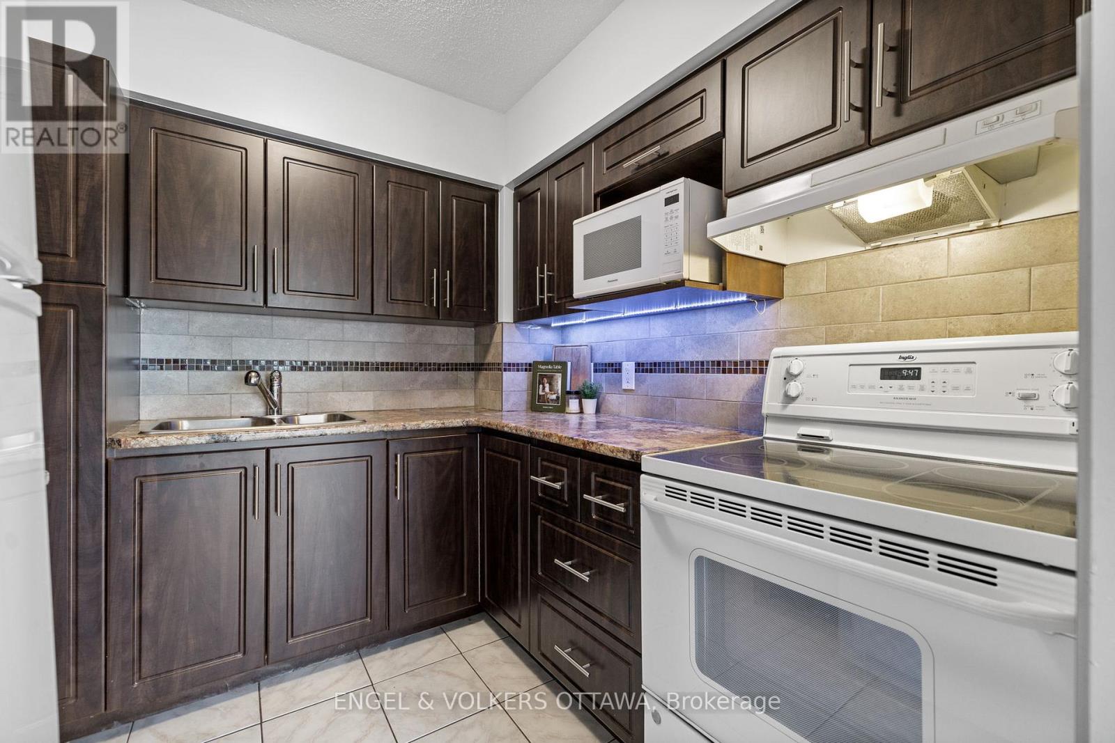 303 - 158a Mcarthur Avenue