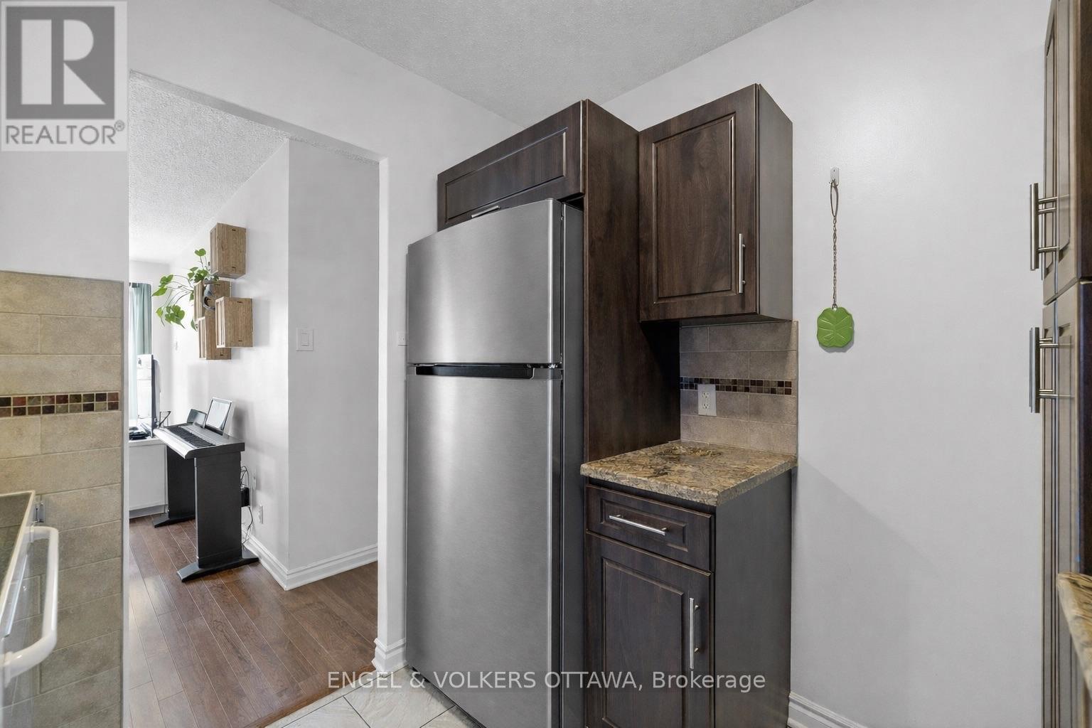 303 - 158a Mcarthur Avenue