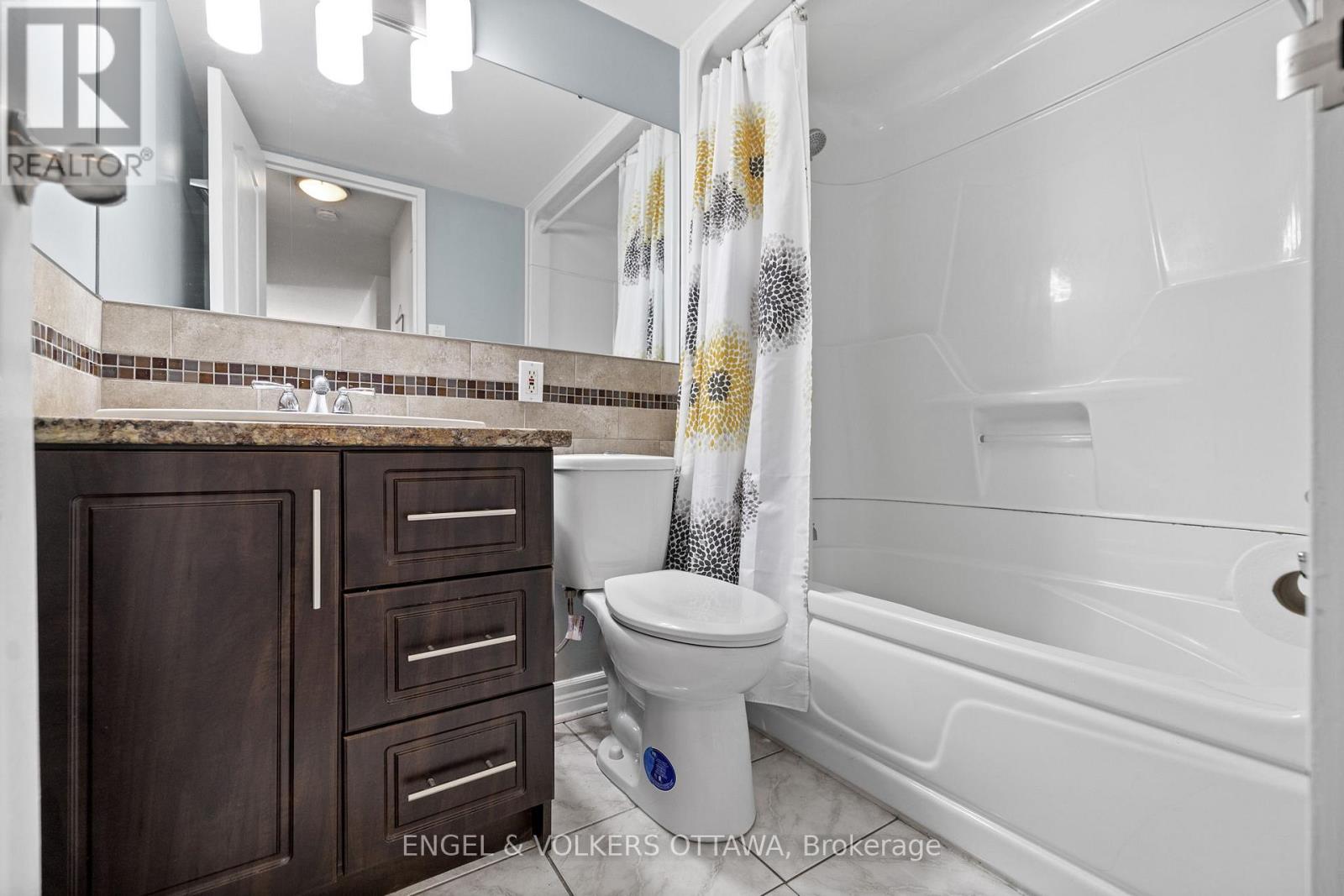 303 - 158a Mcarthur Avenue