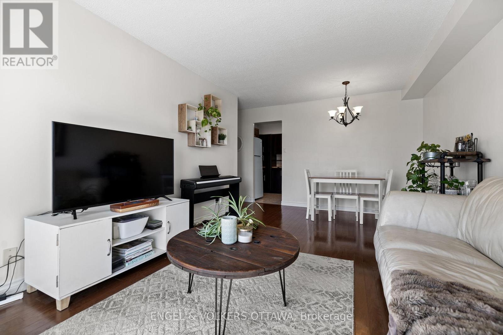 303 - 158a Mcarthur Avenue