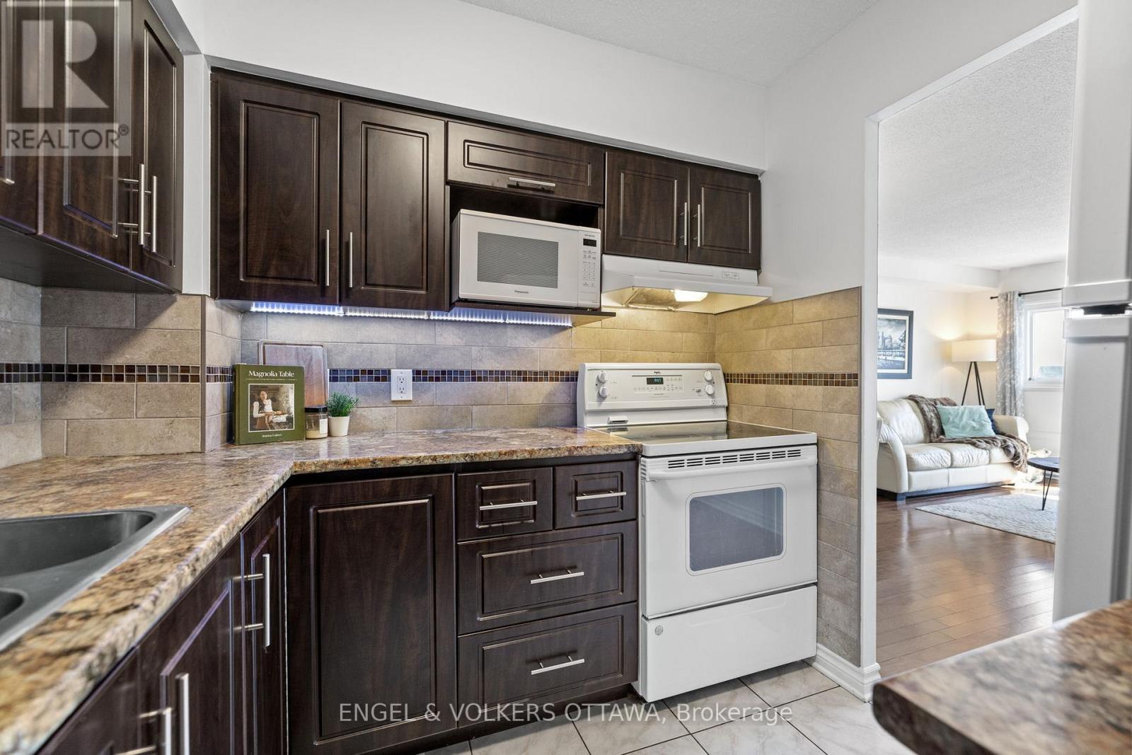 303 - 158a Mcarthur Avenue