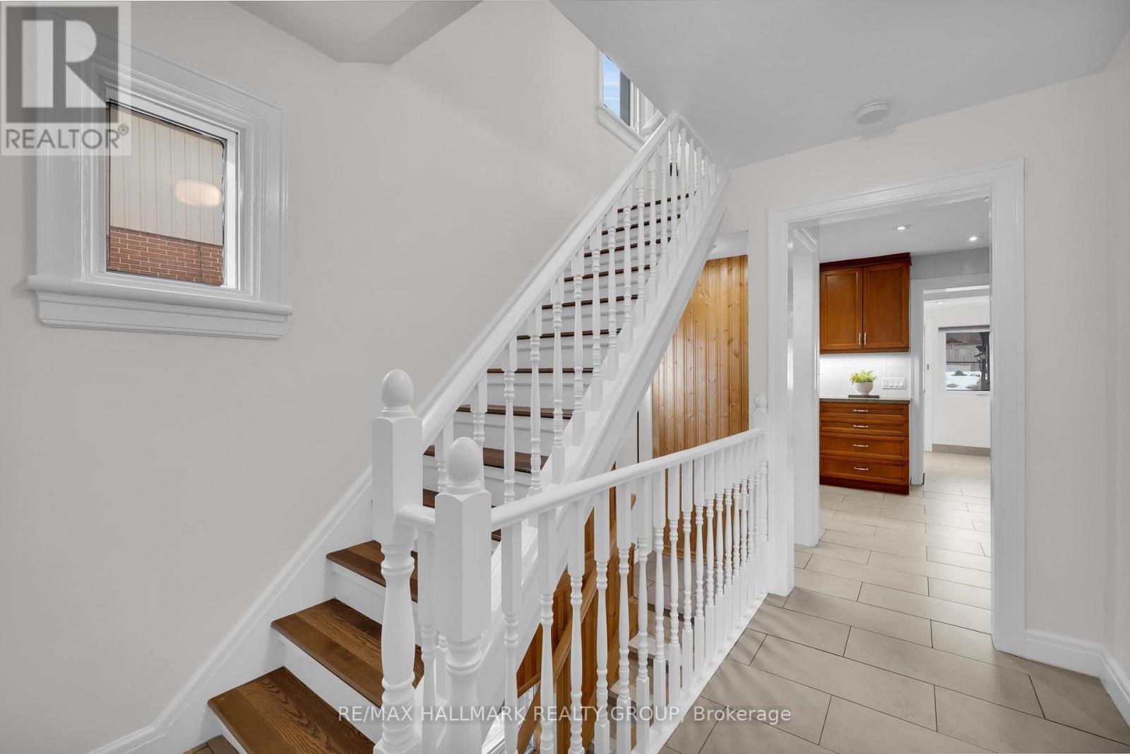 162 Loretta Avenue N