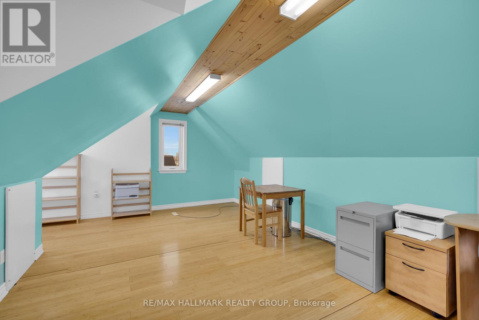 162 Loretta Avenue N