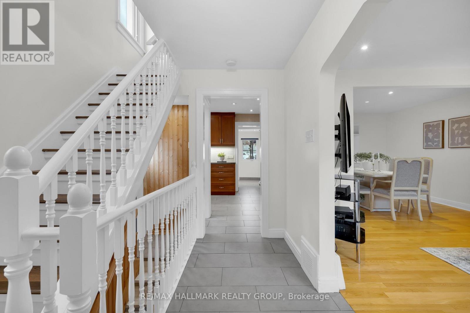 162 Loretta Avenue N