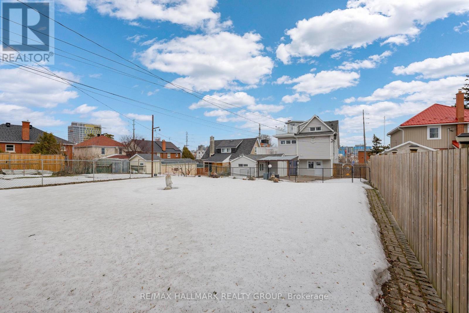 162 Loretta Avenue N