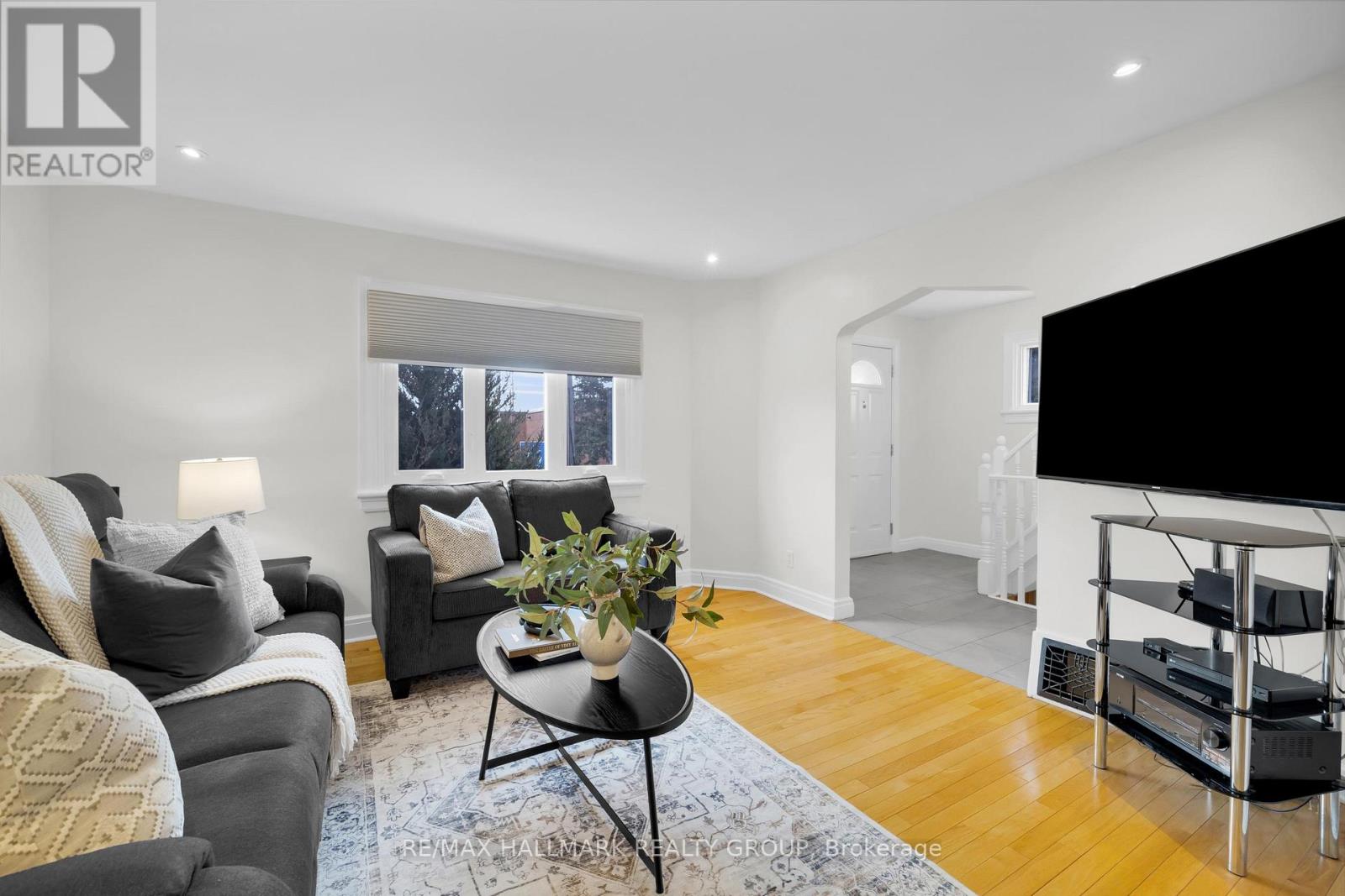 162 Loretta Avenue N