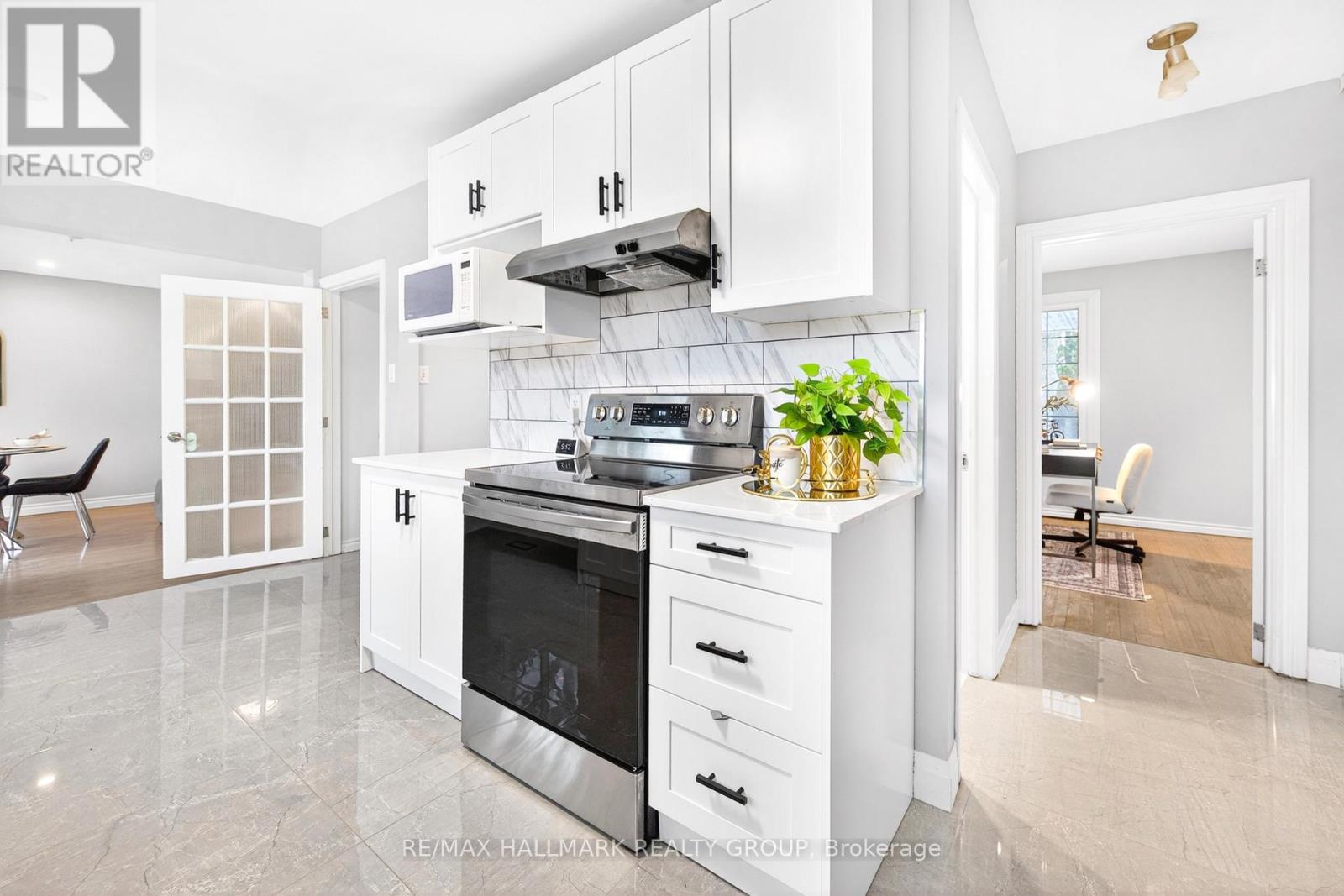 1930 Southampton Court