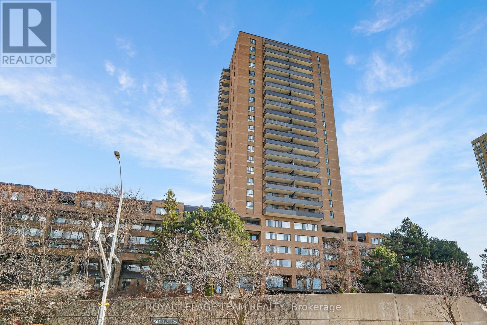 1809 - 515 St Laurent Boulevard S