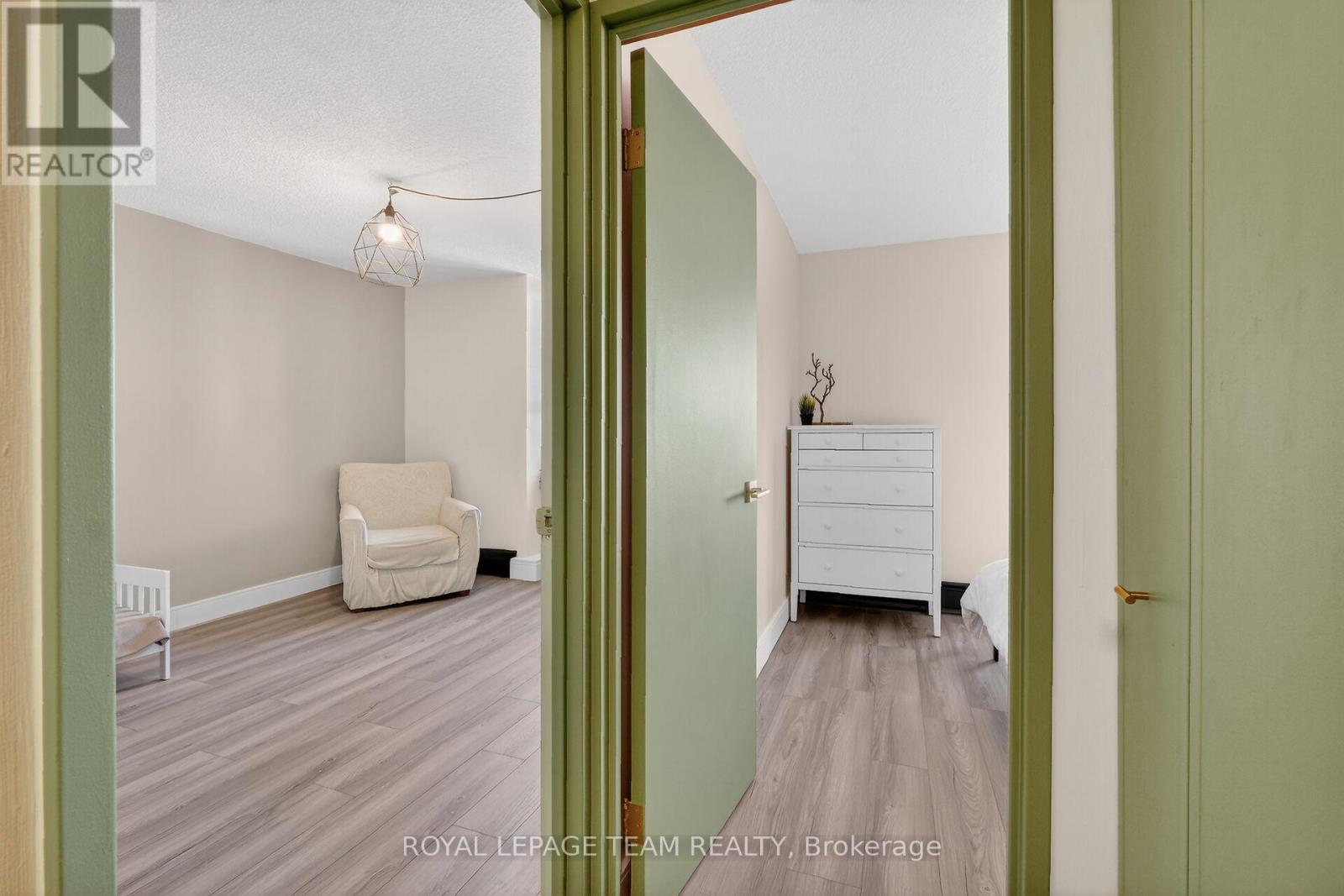 1809 - 515 St Laurent Boulevard S