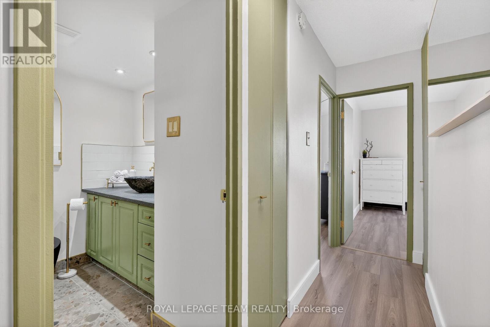 1809 - 515 St Laurent Boulevard S