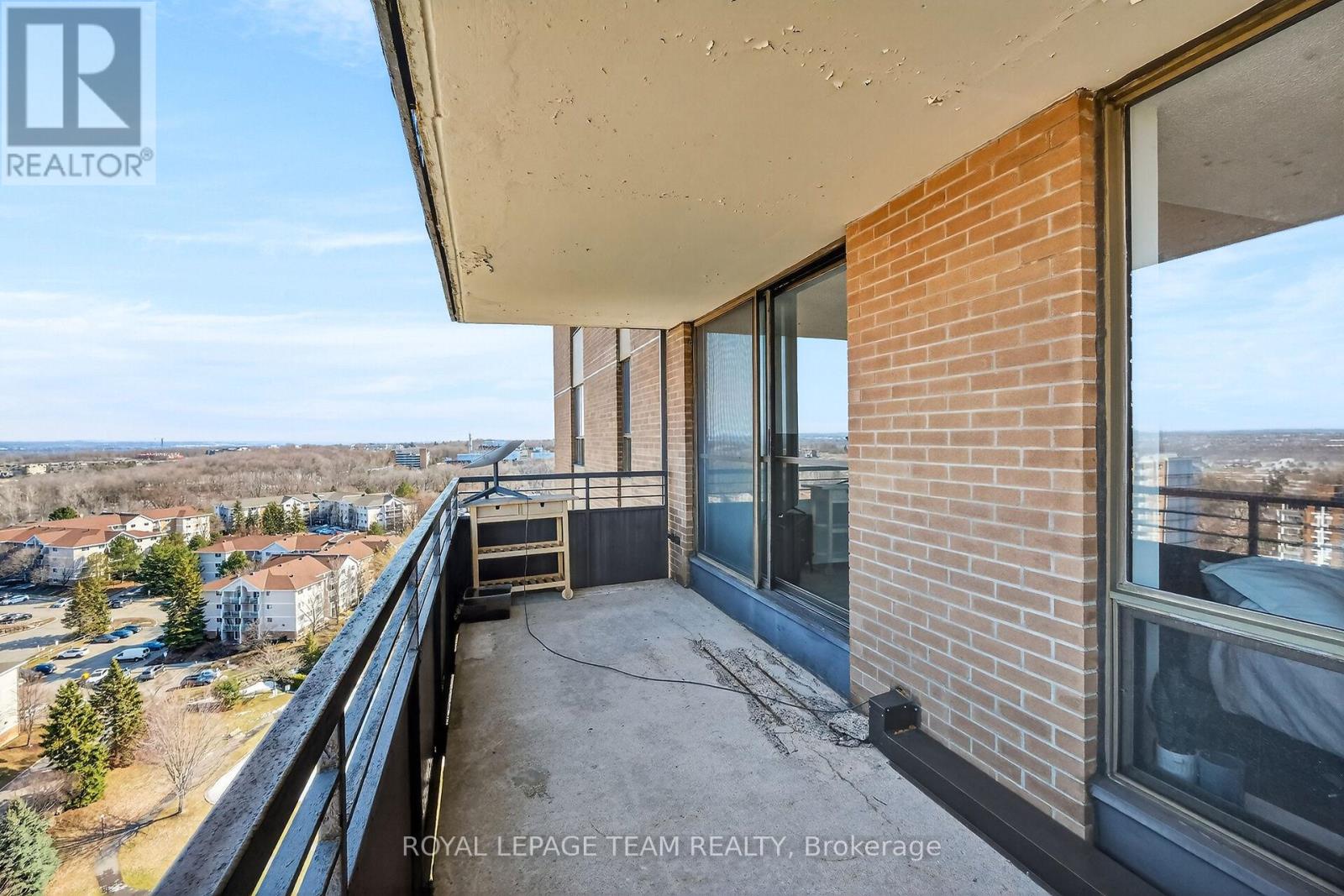 1809 - 515 St Laurent Boulevard S