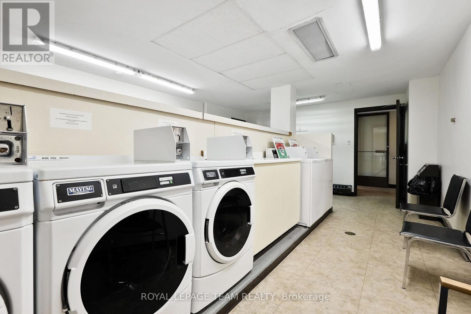 1809 - 515 St Laurent Boulevard S