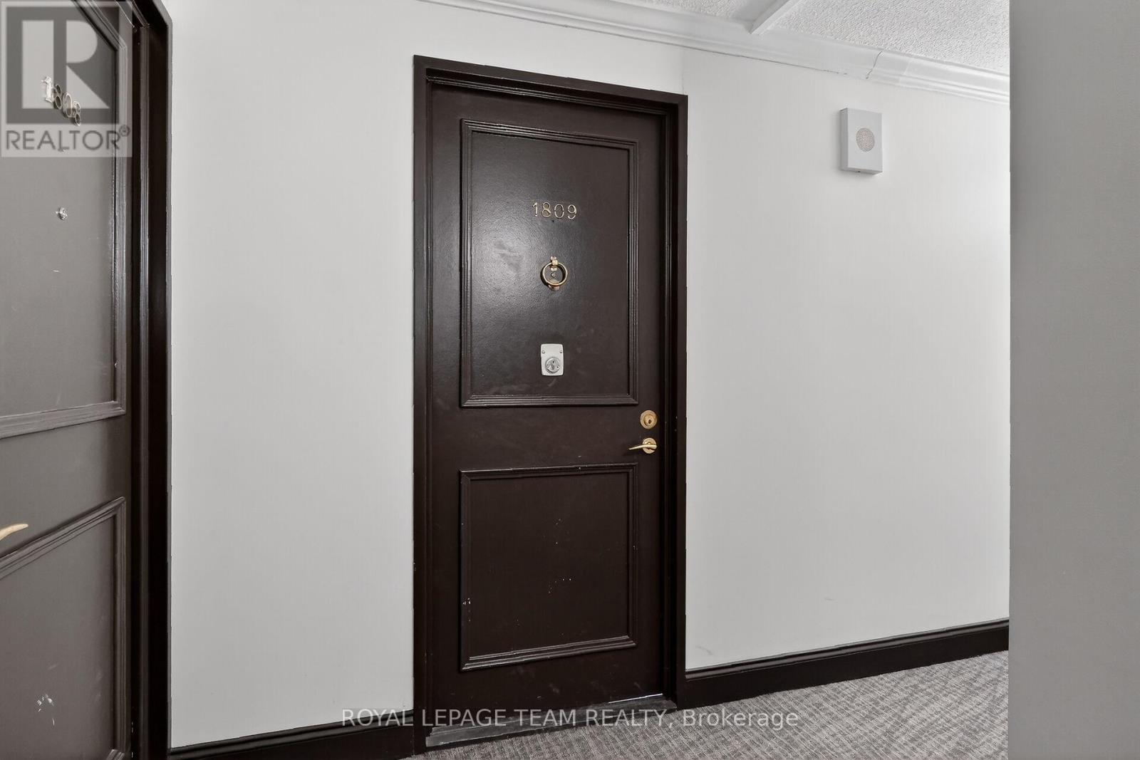 1809 - 515 St Laurent Boulevard S