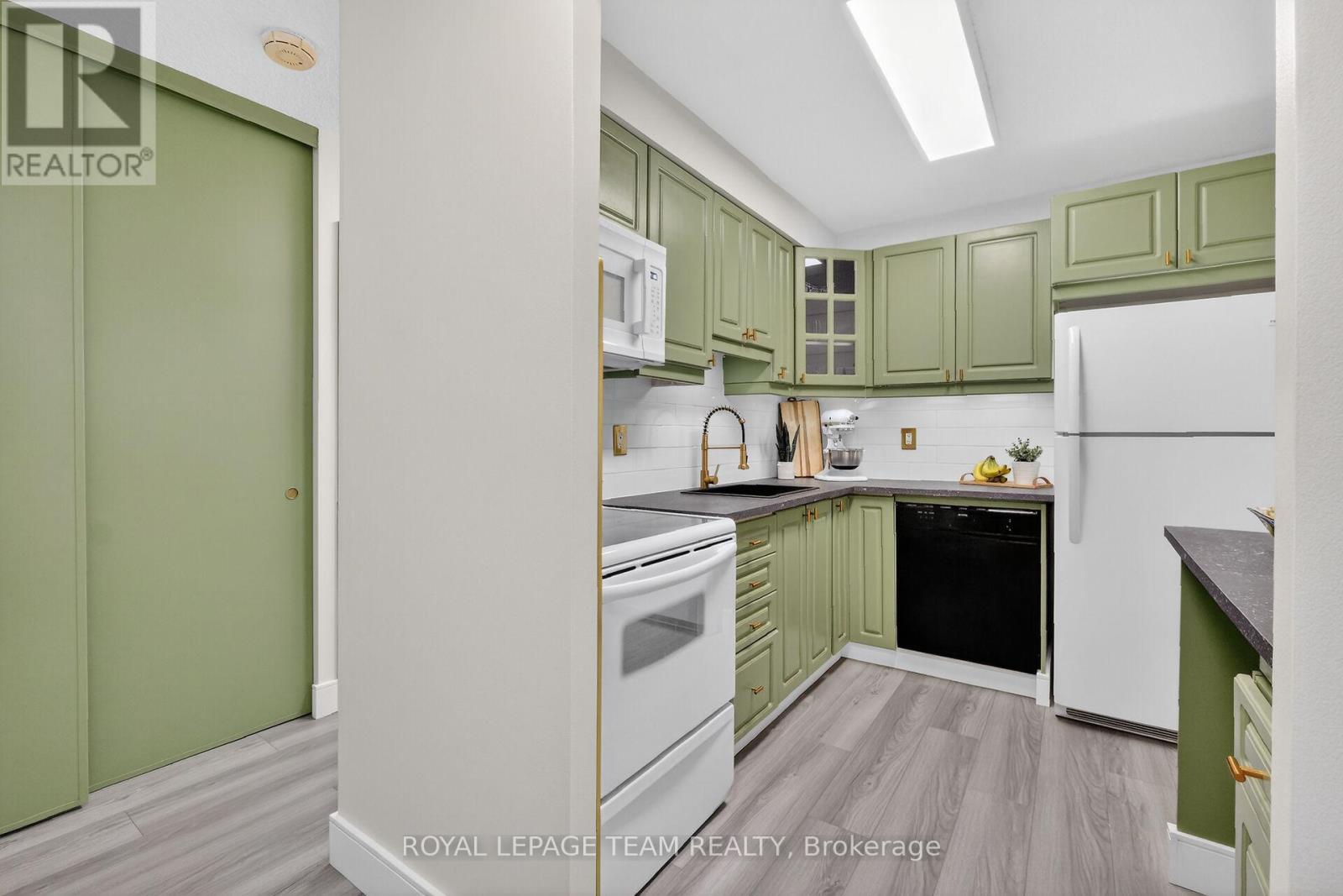 1809 - 515 St Laurent Boulevard S