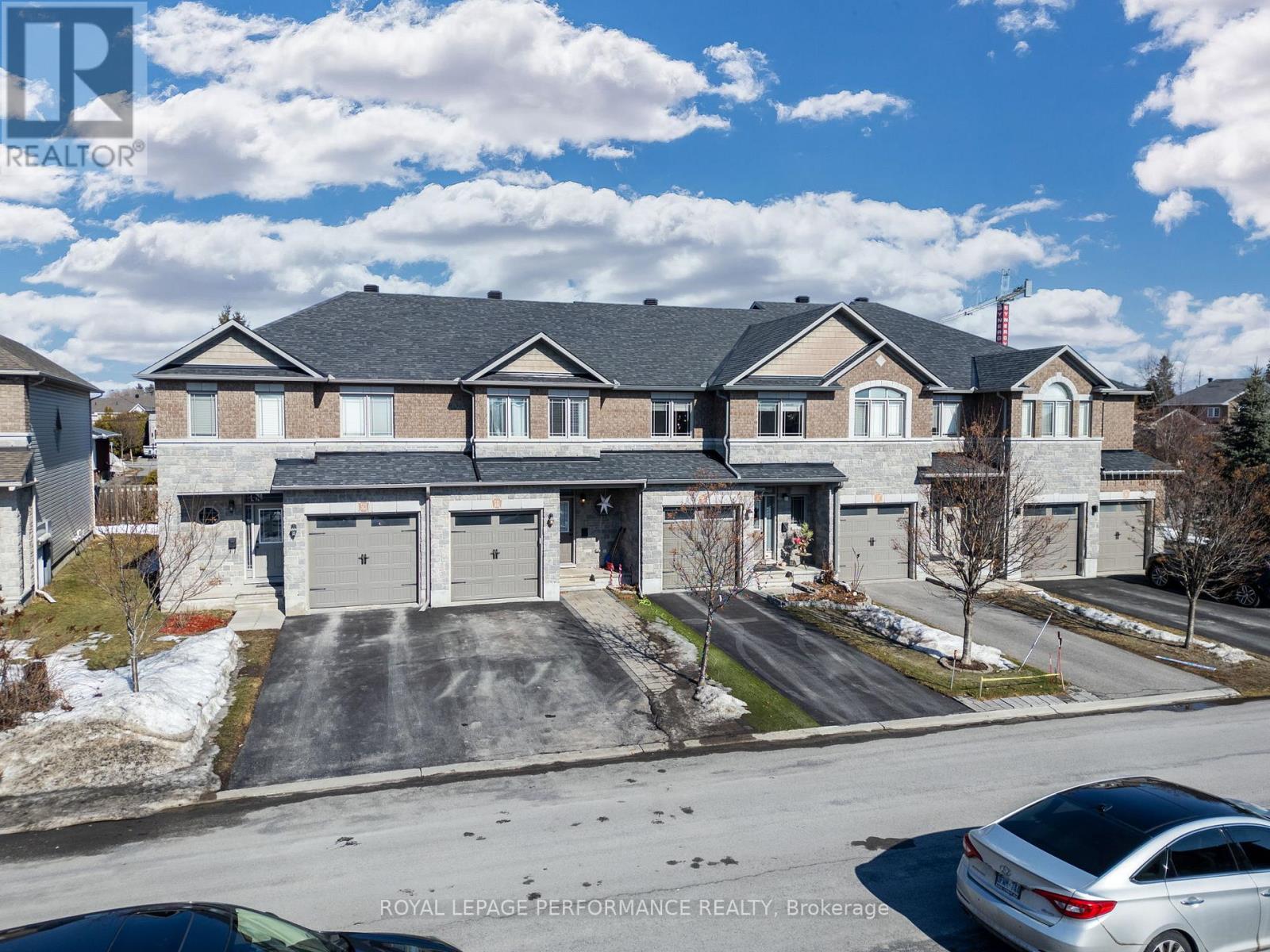 511 Voie Du Pin Rouge Way