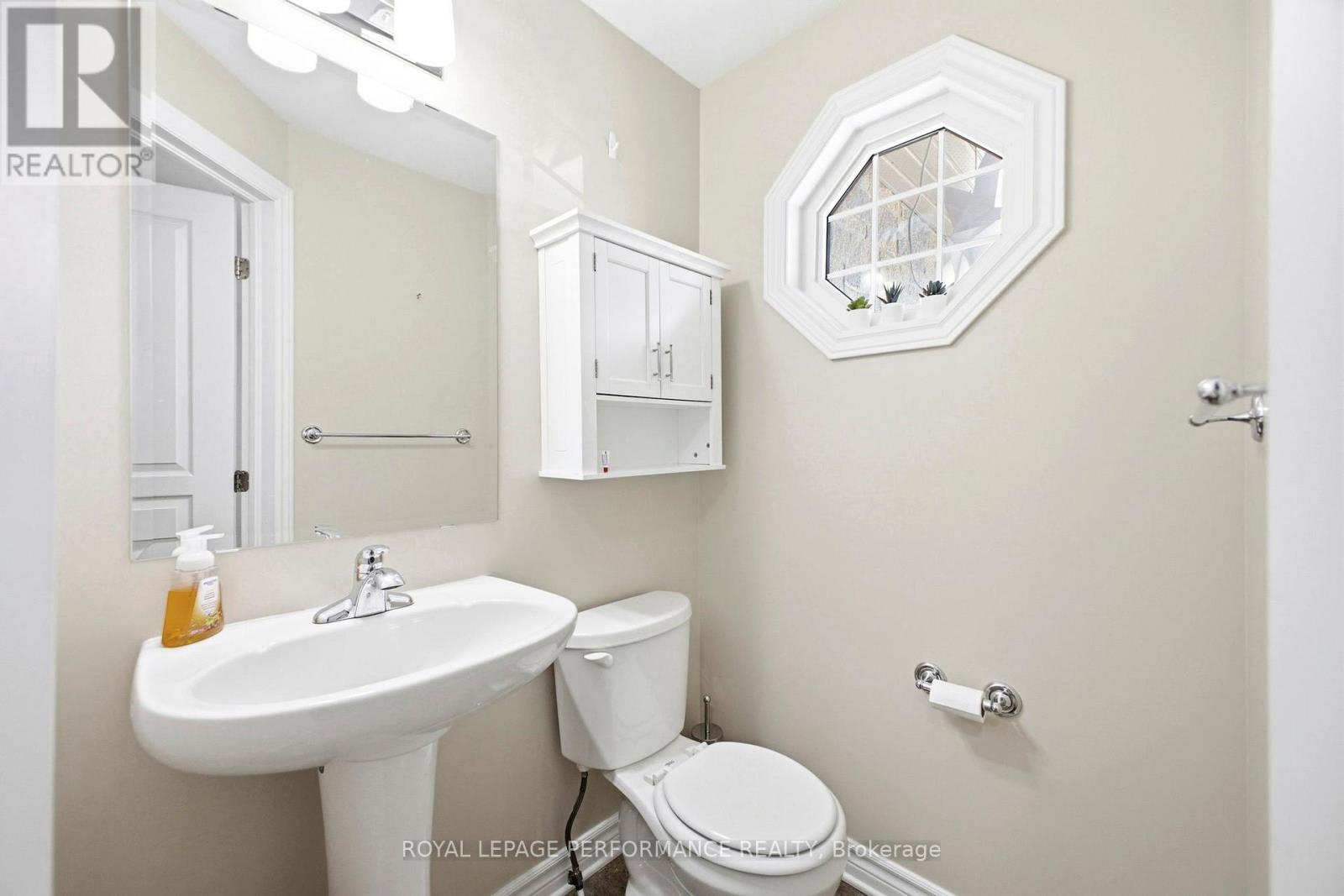 511 Voie Du Pin Rouge Way