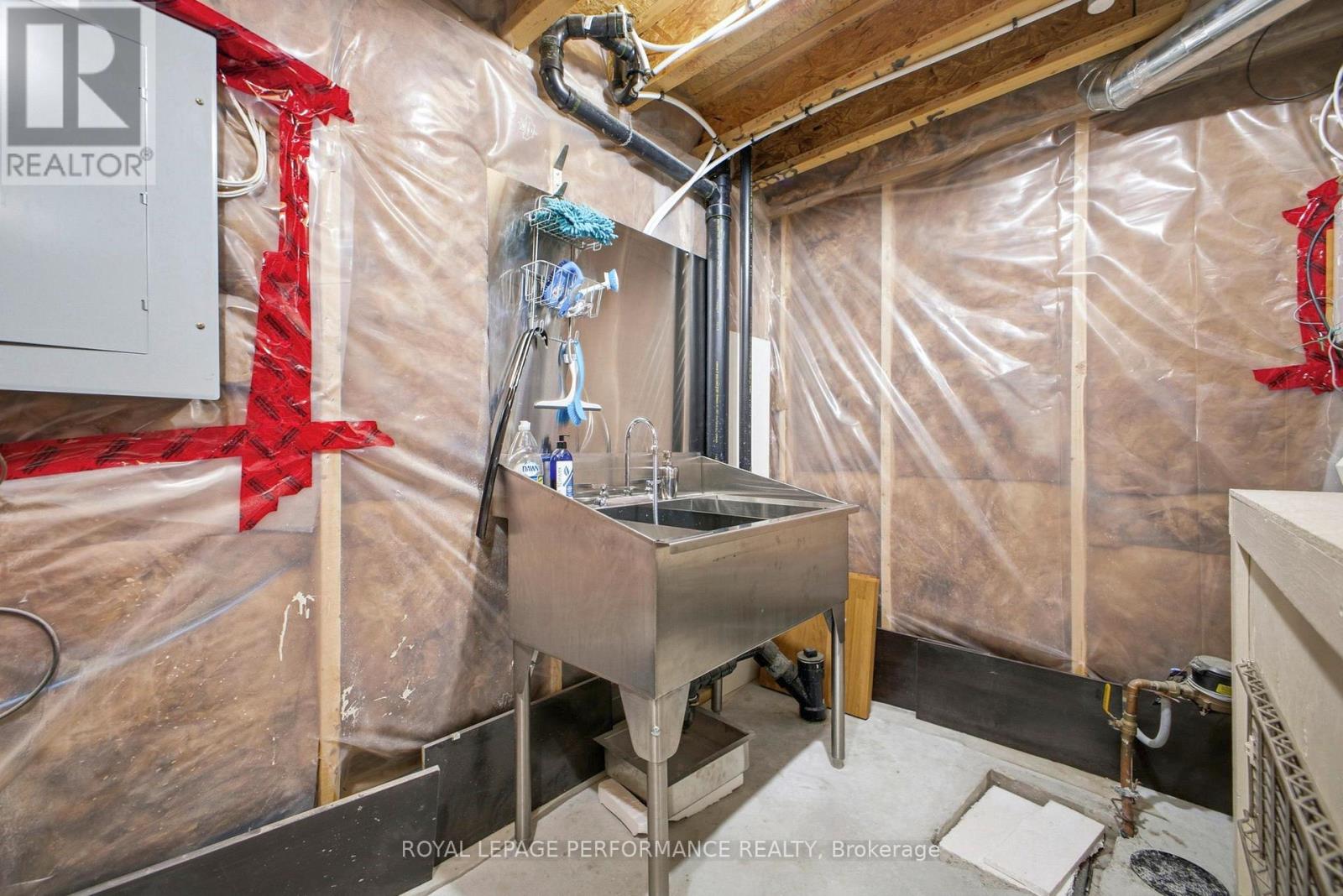 511 Voie Du Pin Rouge Way