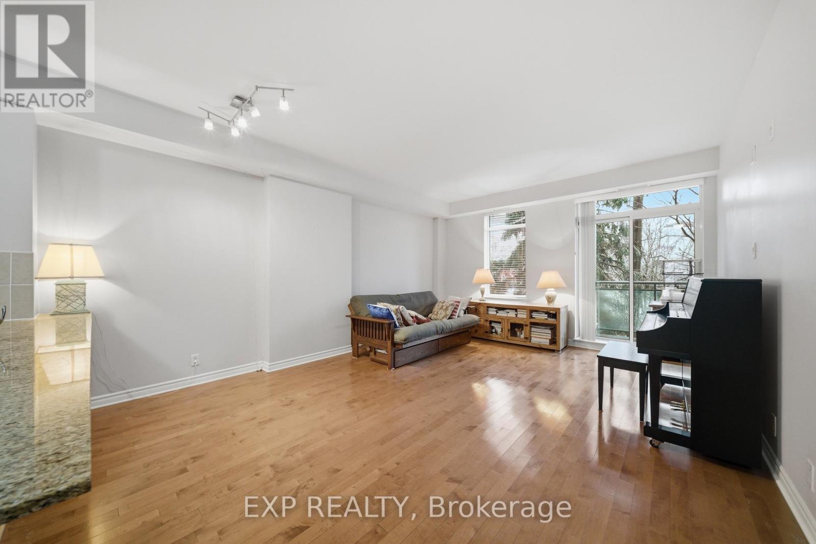 218 - 205 Bolton Street