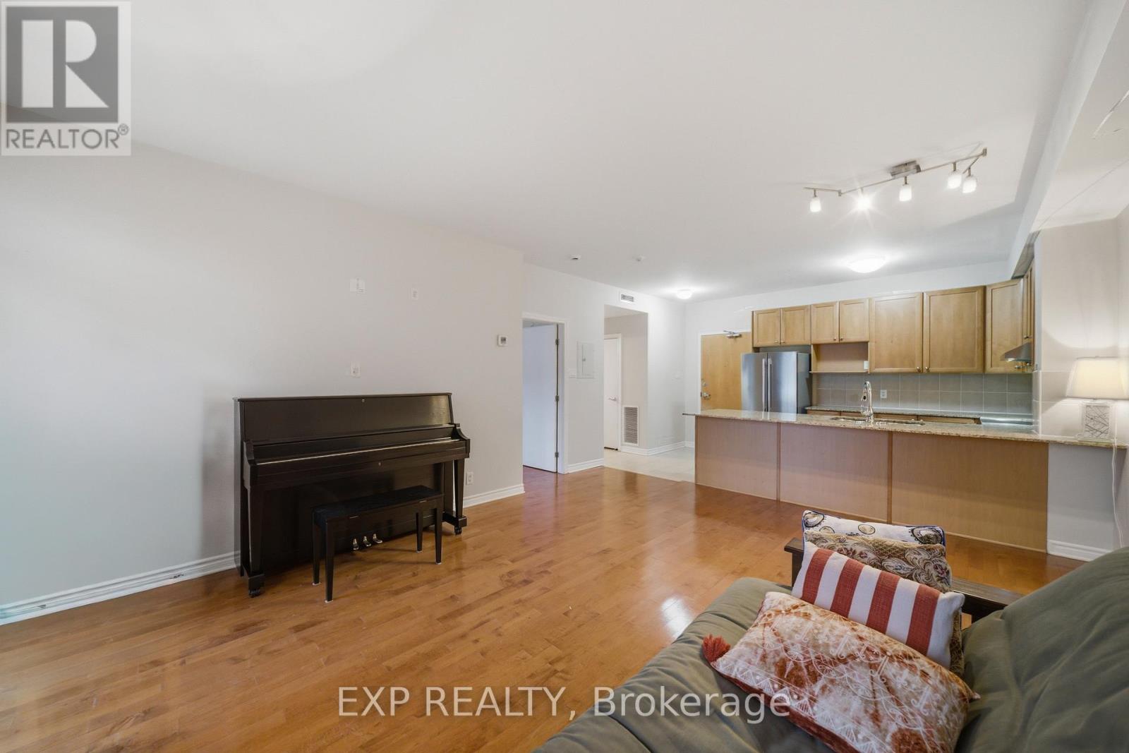 218 - 205 Bolton Street