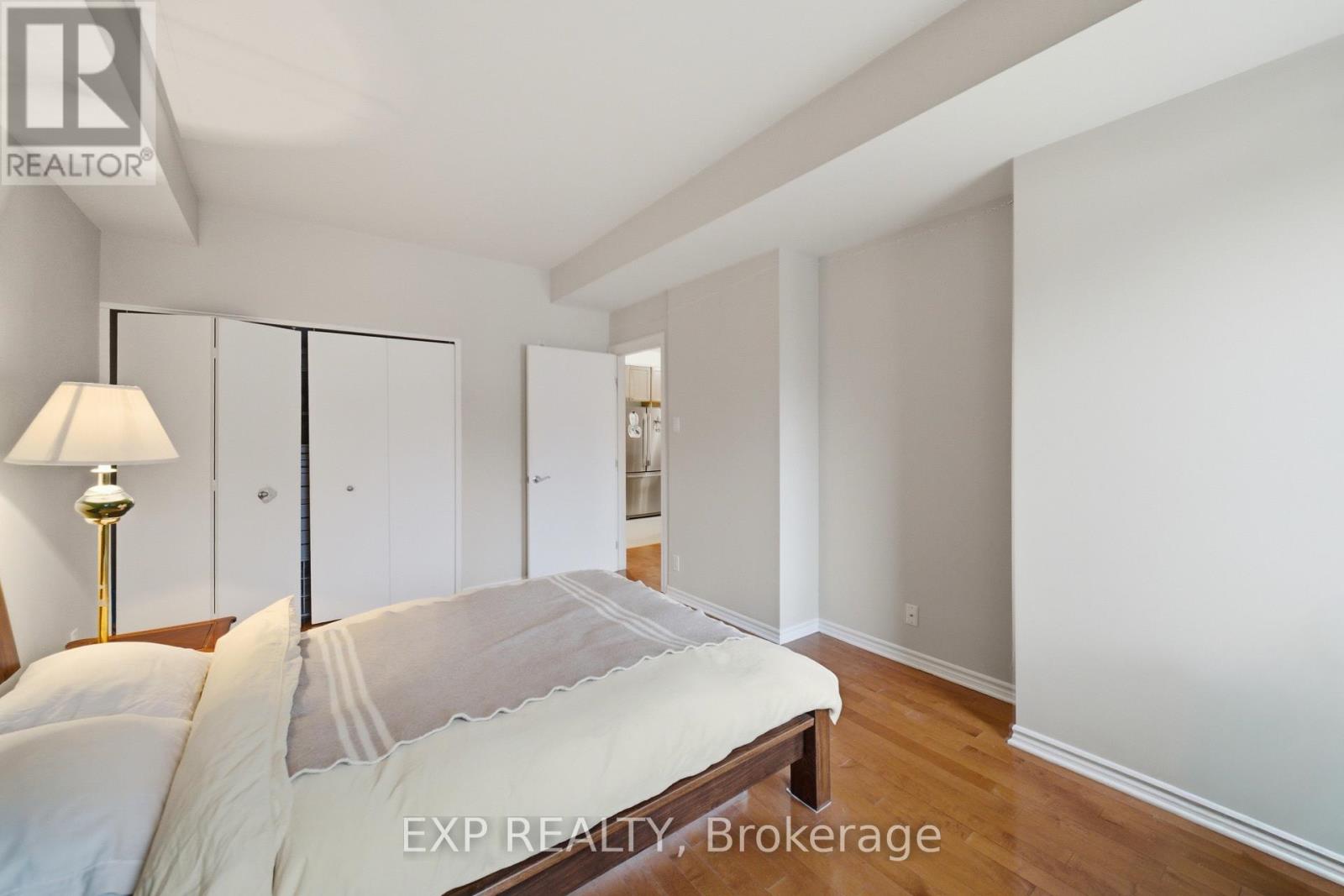 218 - 205 Bolton Street