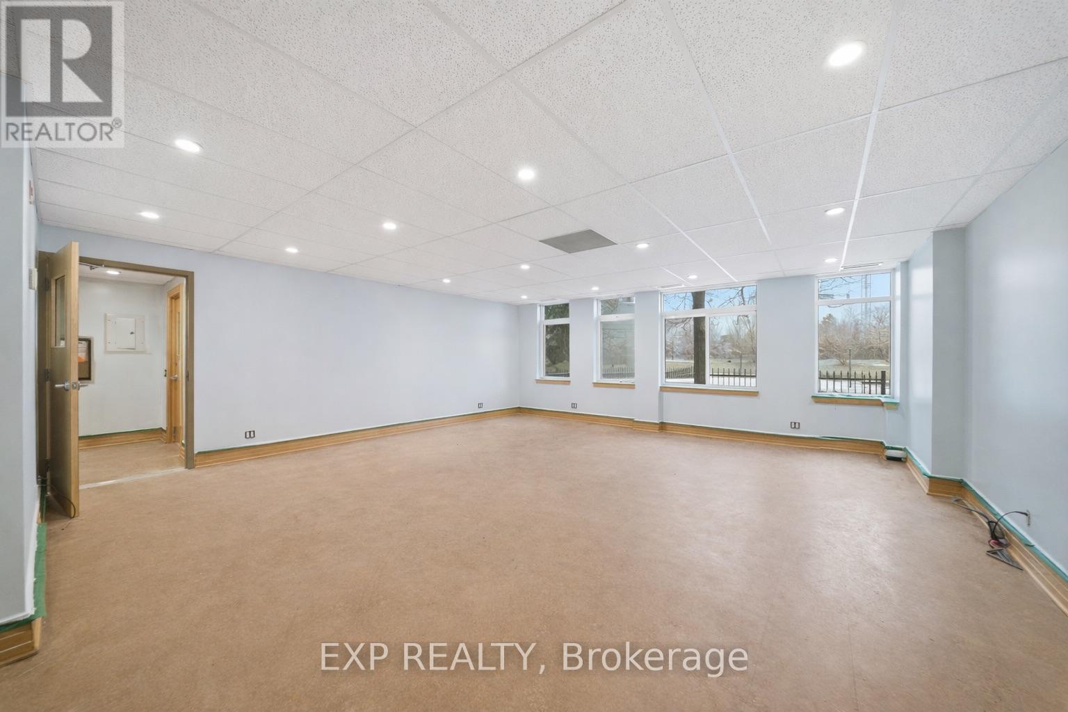 218 - 205 Bolton Street