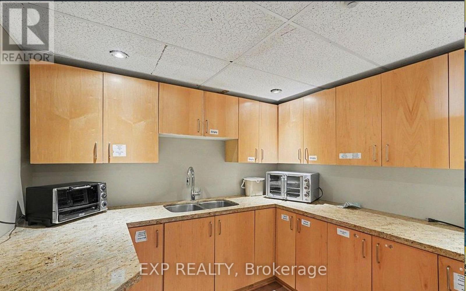 218 - 205 Bolton Street