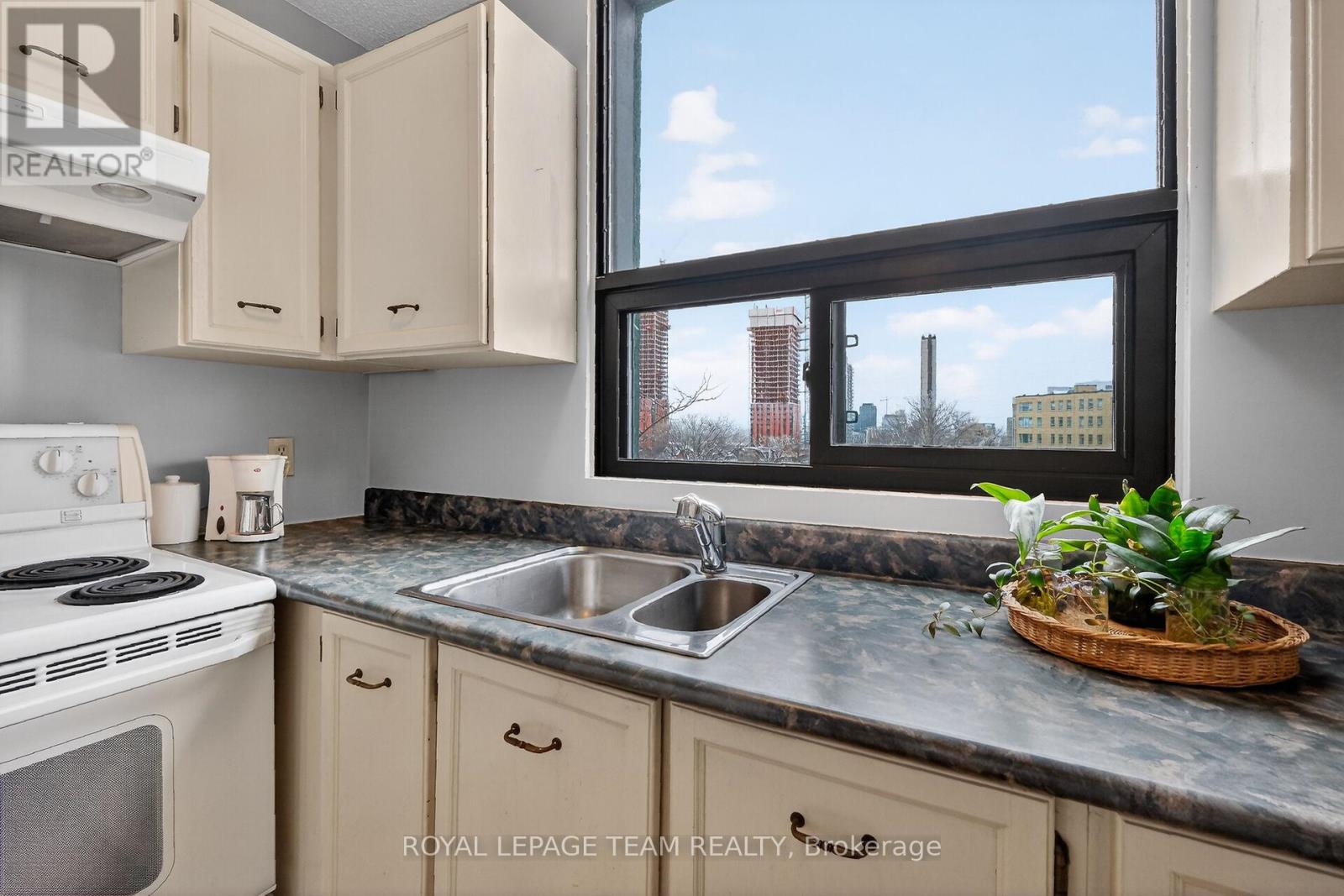 601 - 40 Arthur Street