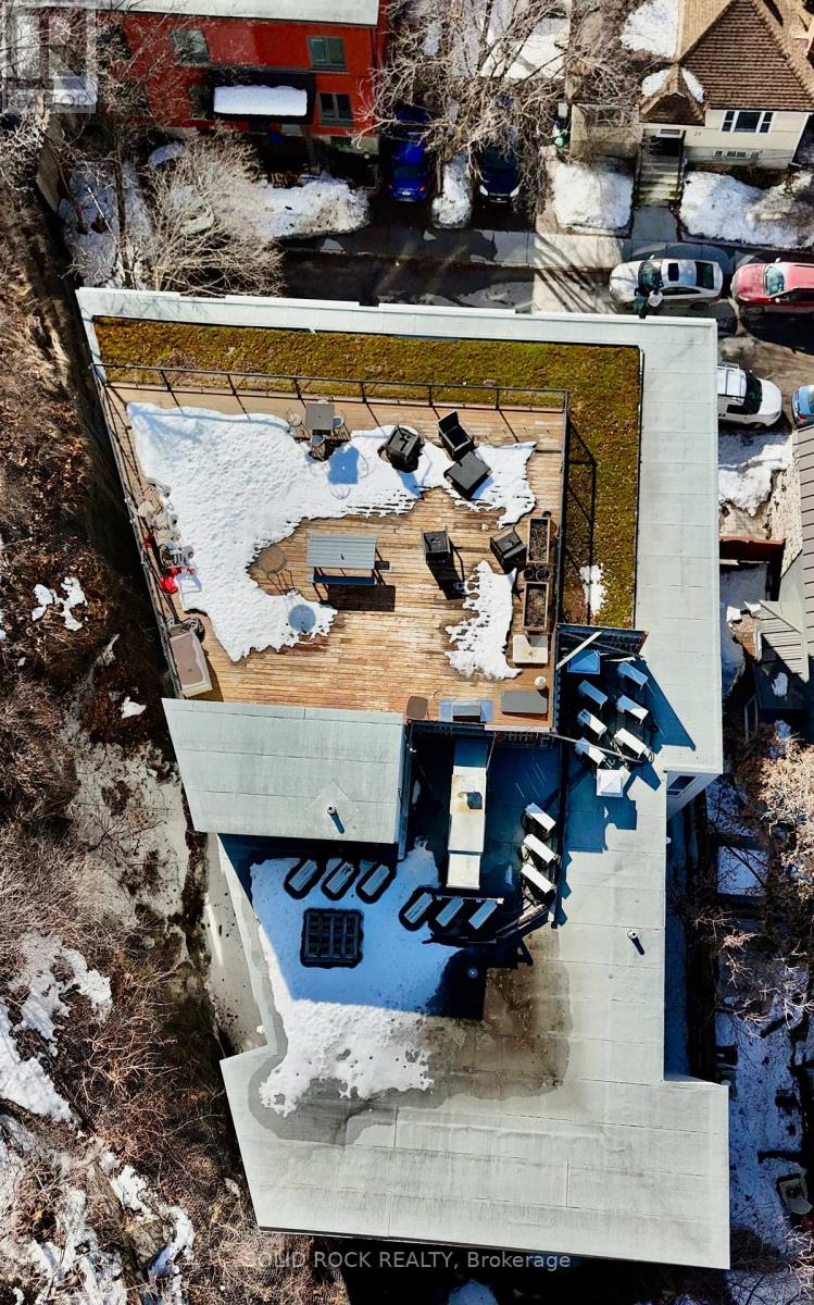 204 - 22 Perkins Street