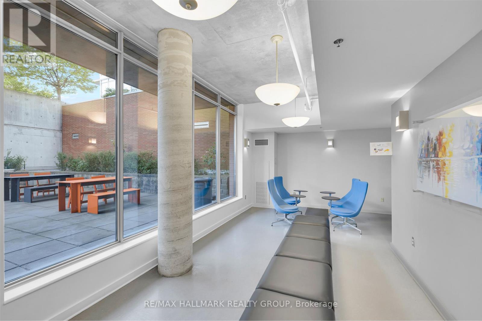 210 - 180 York Street