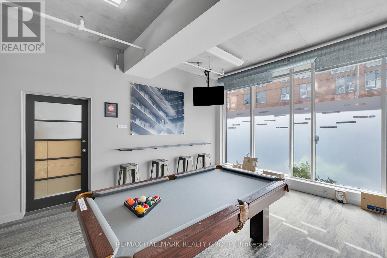 210 - 180 York Street