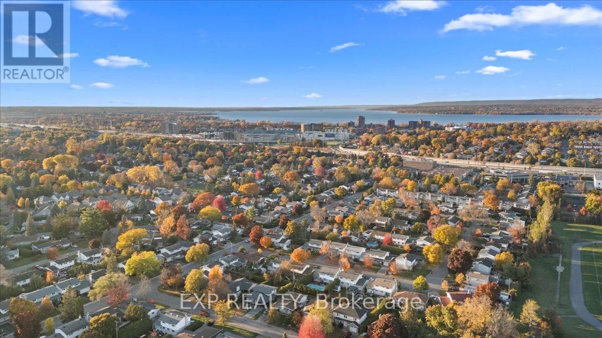 2670 Stone Crescent N