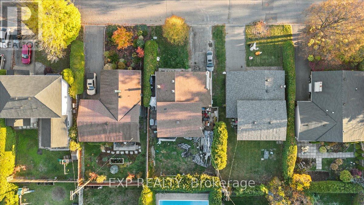 2670 Stone Crescent N