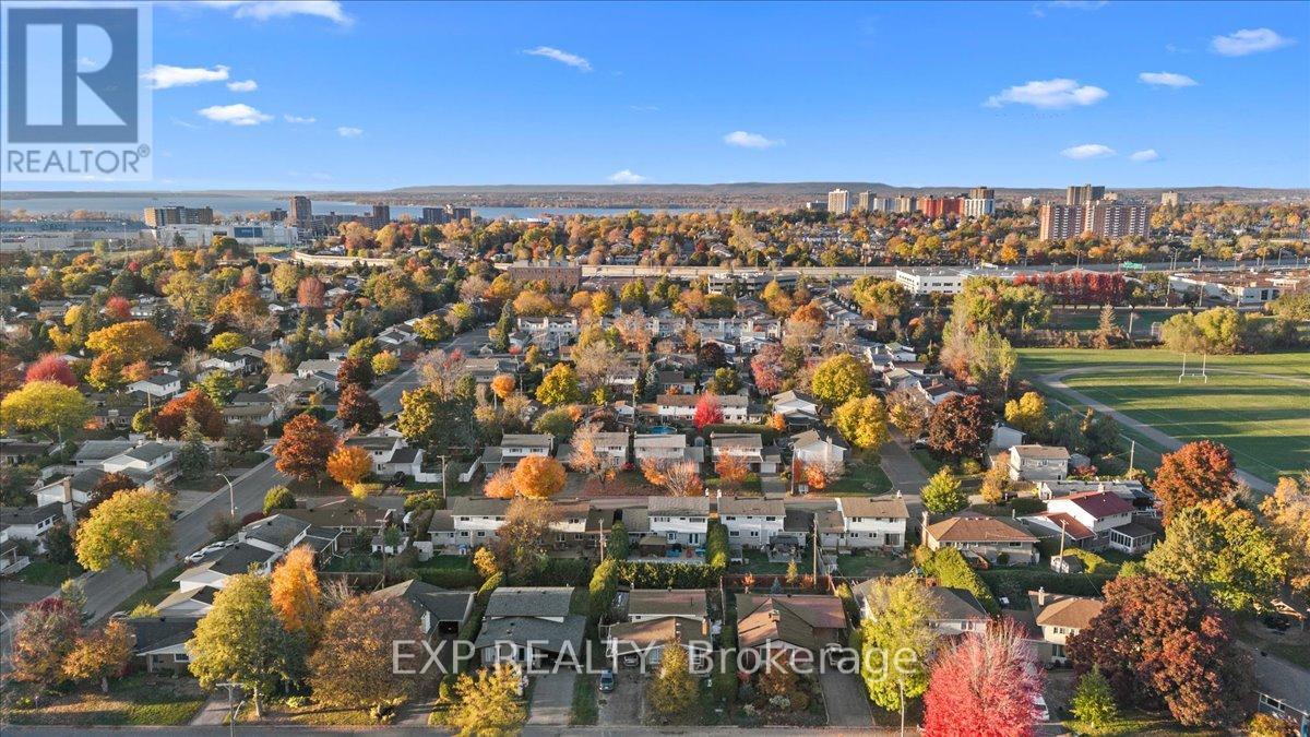 2670 Stone Crescent N