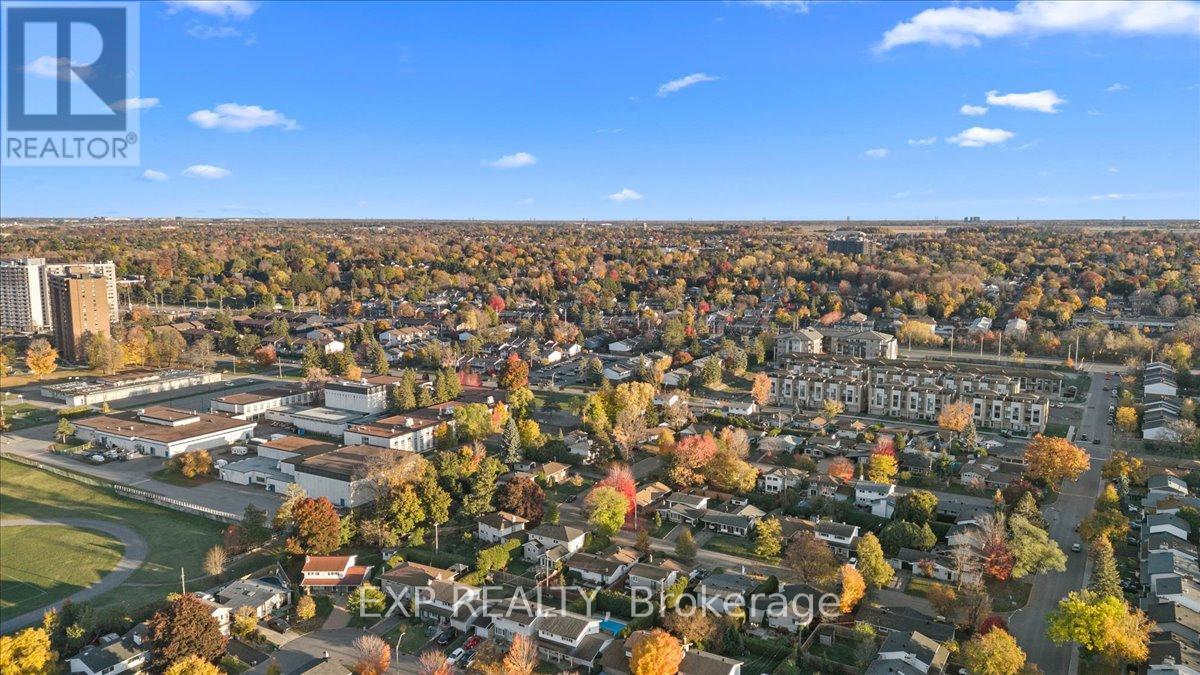 2670 Stone Crescent N