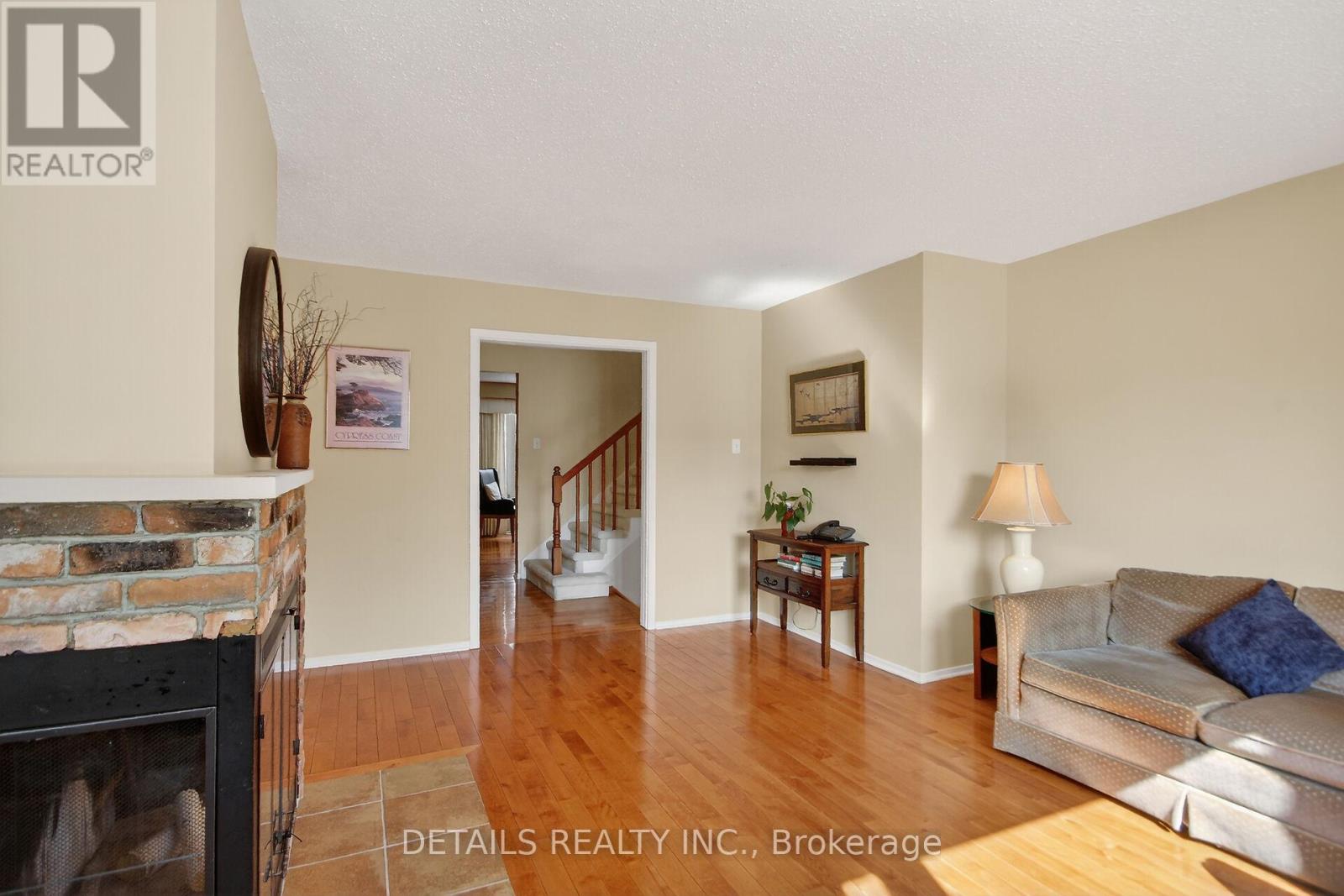 37 Gillespie Crescent N